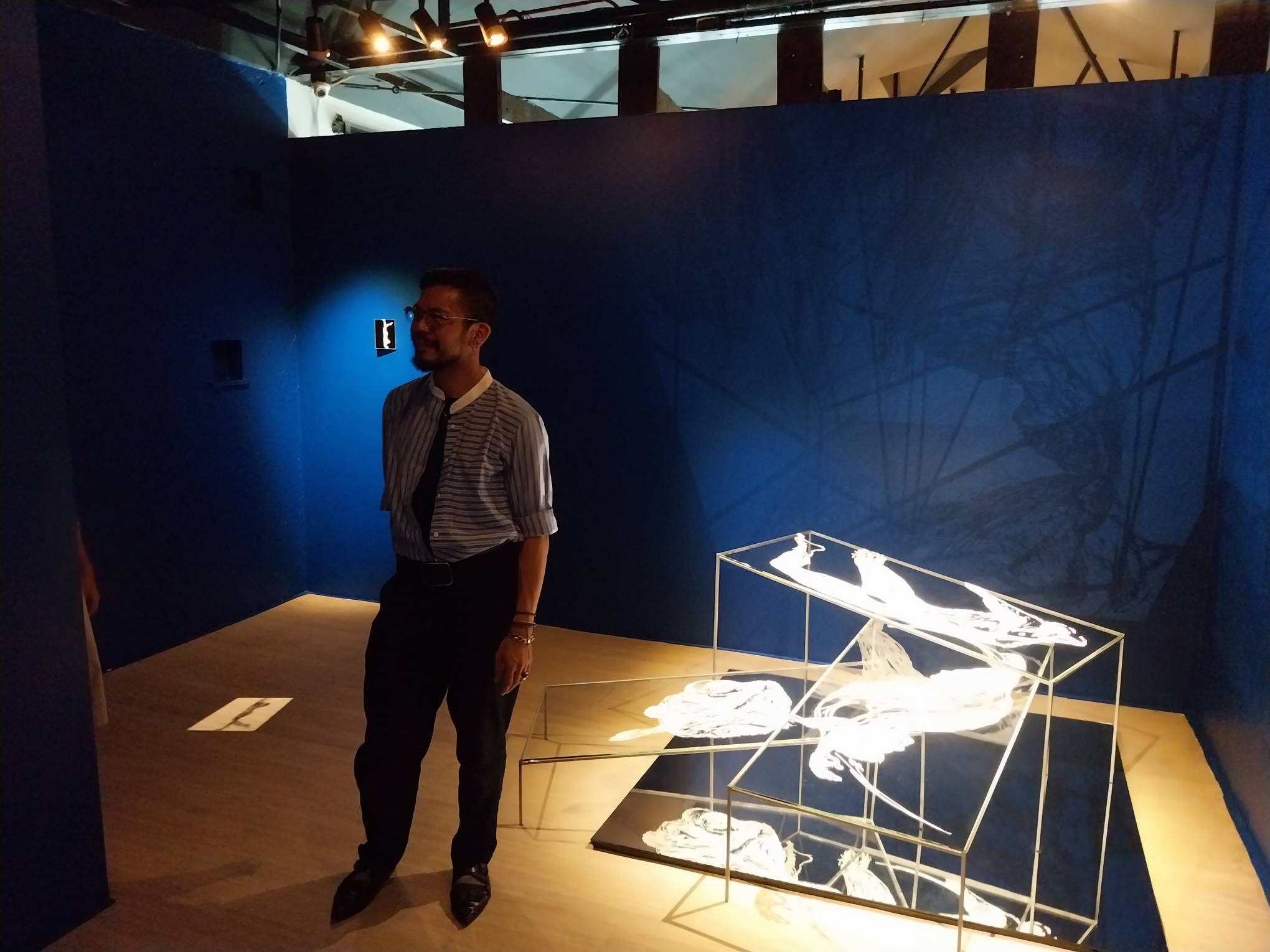 The artist with his work. Photo by Elle Yap.