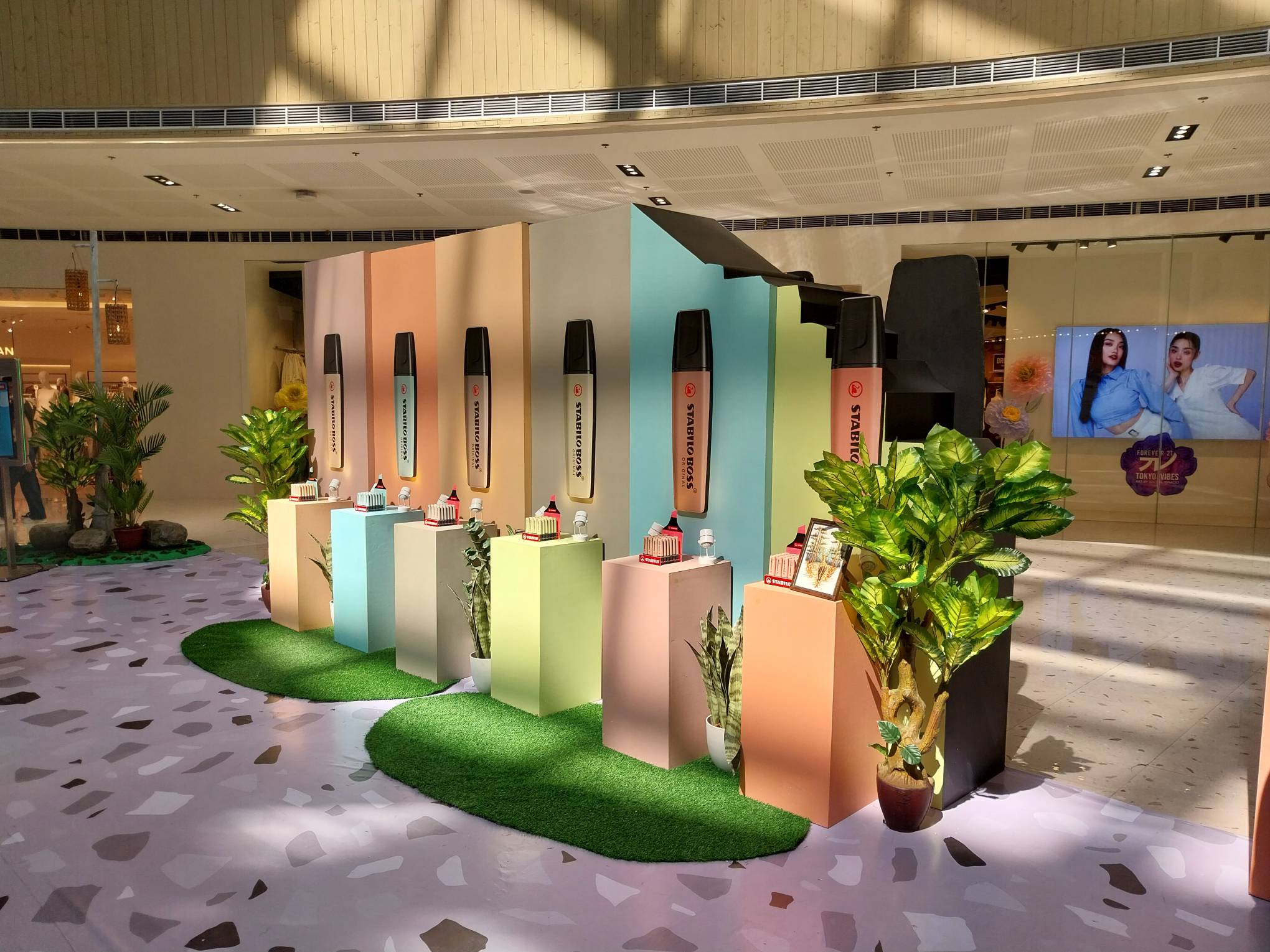 An exhibit showing off the new Stabilo markers. Photo by Elle Yap.