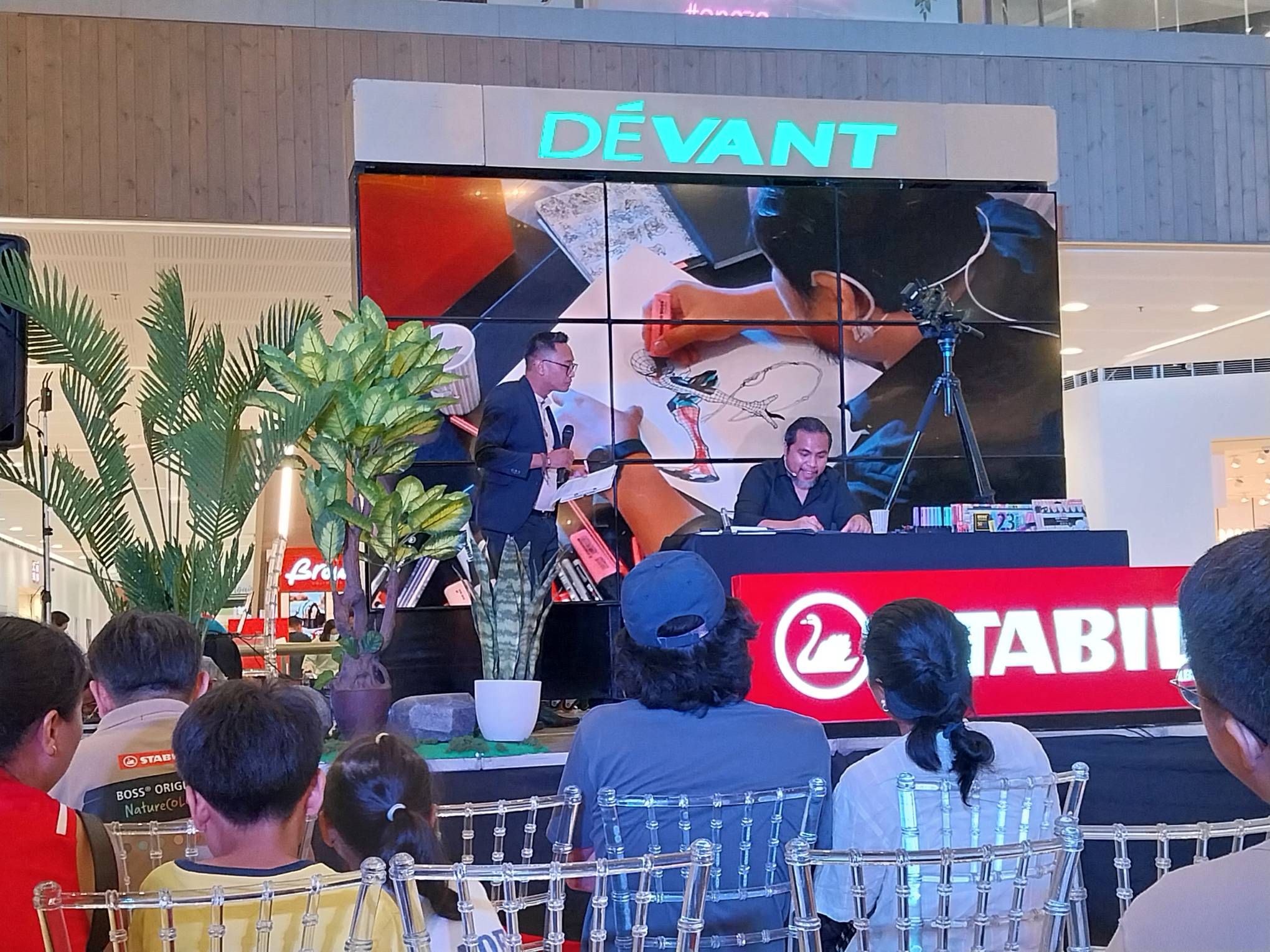 Comic book artist Harvey Tolibao making a Spider-Man sketch. Photo by Elle Yap