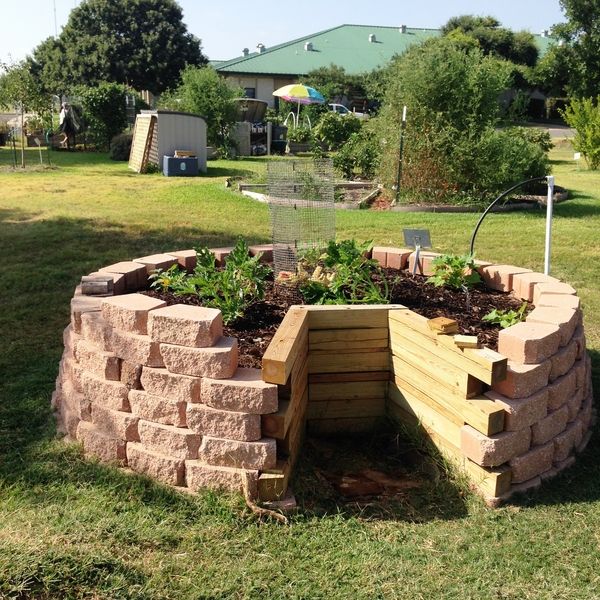 Keyhole Gardening.