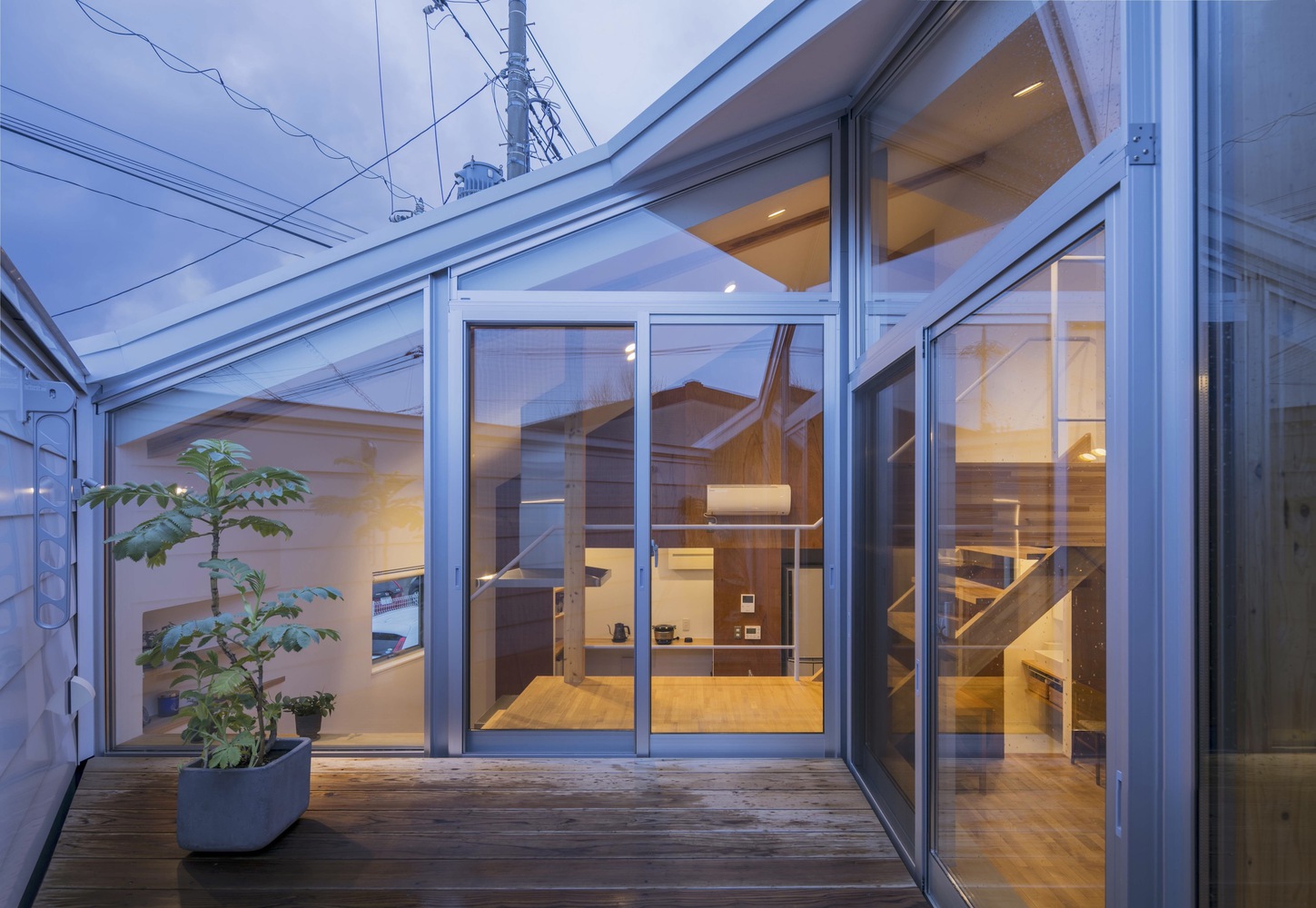 The balcony open space area in House H. Photo by Tsukui Teruaki.