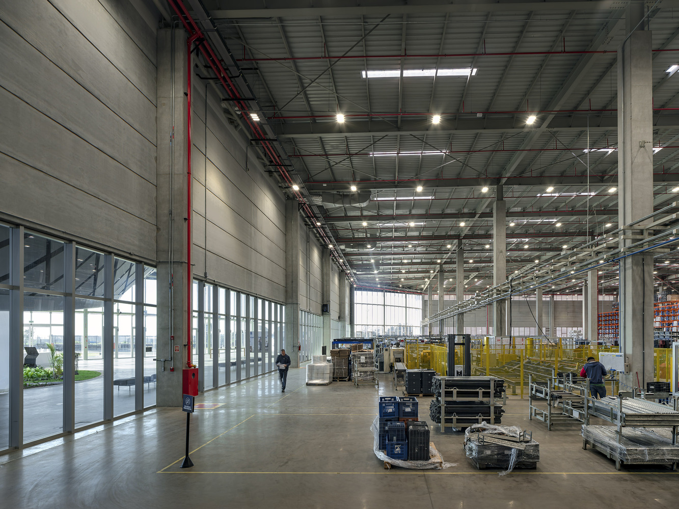 Manufacturing area with the windows. Photo by Duccio Malagamba.