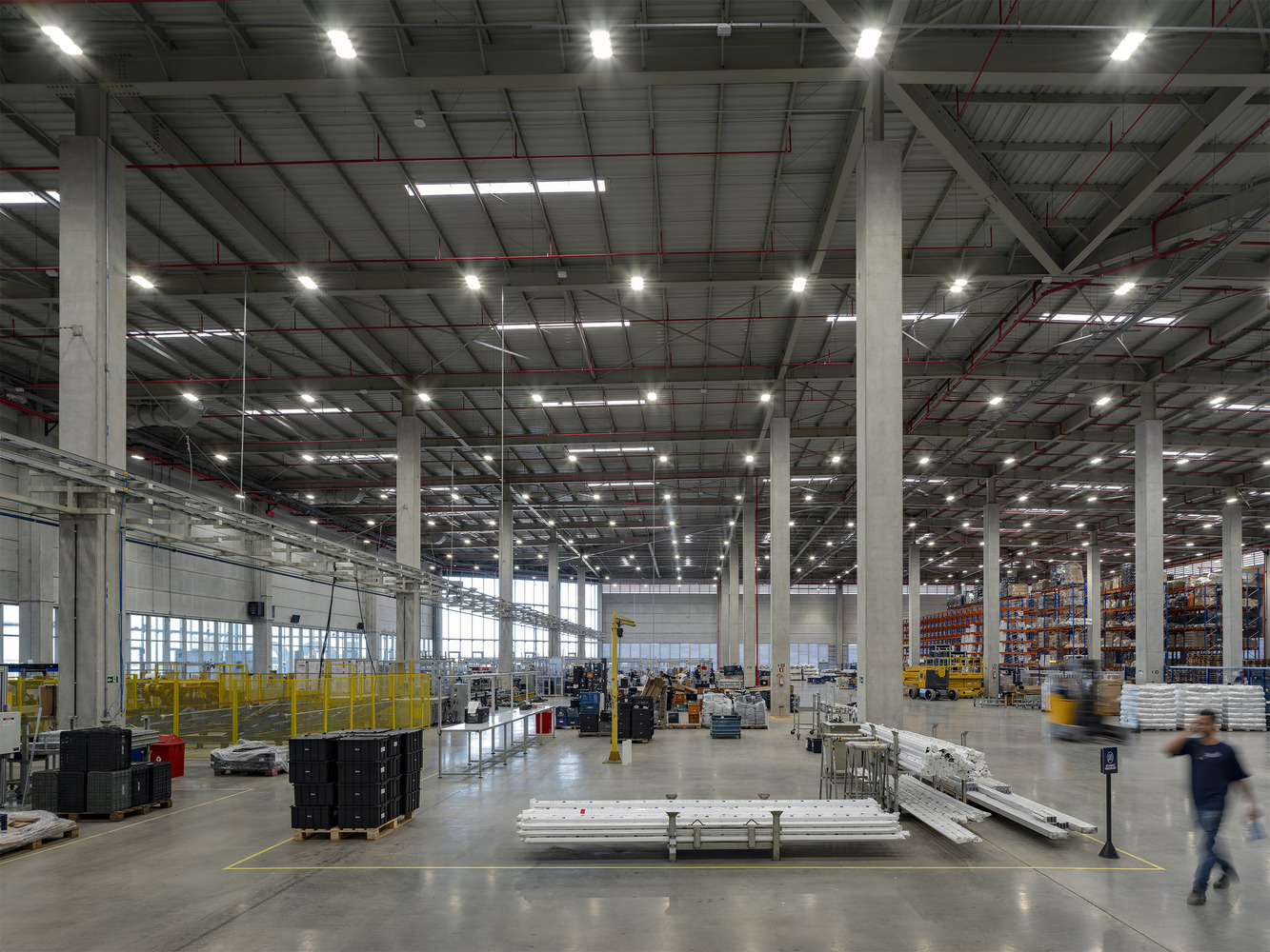 Manufacturing area, long-view. Photo by Duccio Malagamba.