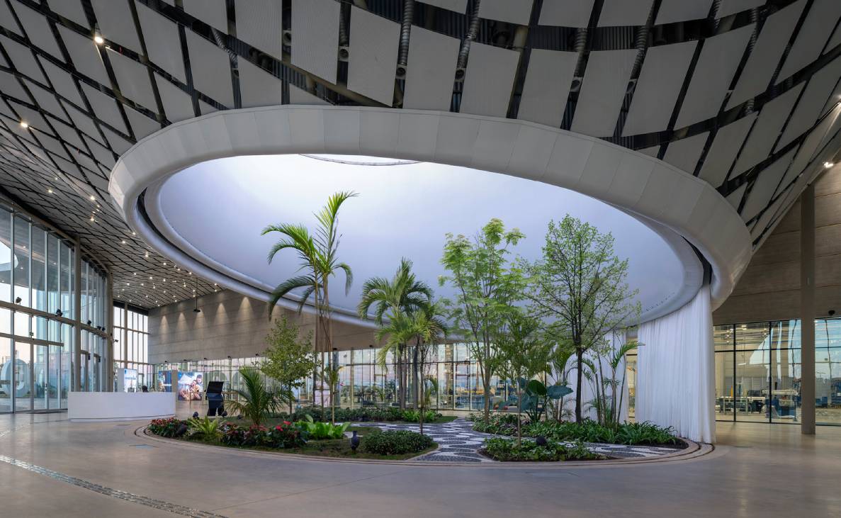 The "lung" of the NICE Headquarters in Brazil. Photo by Duccio Malagamba.