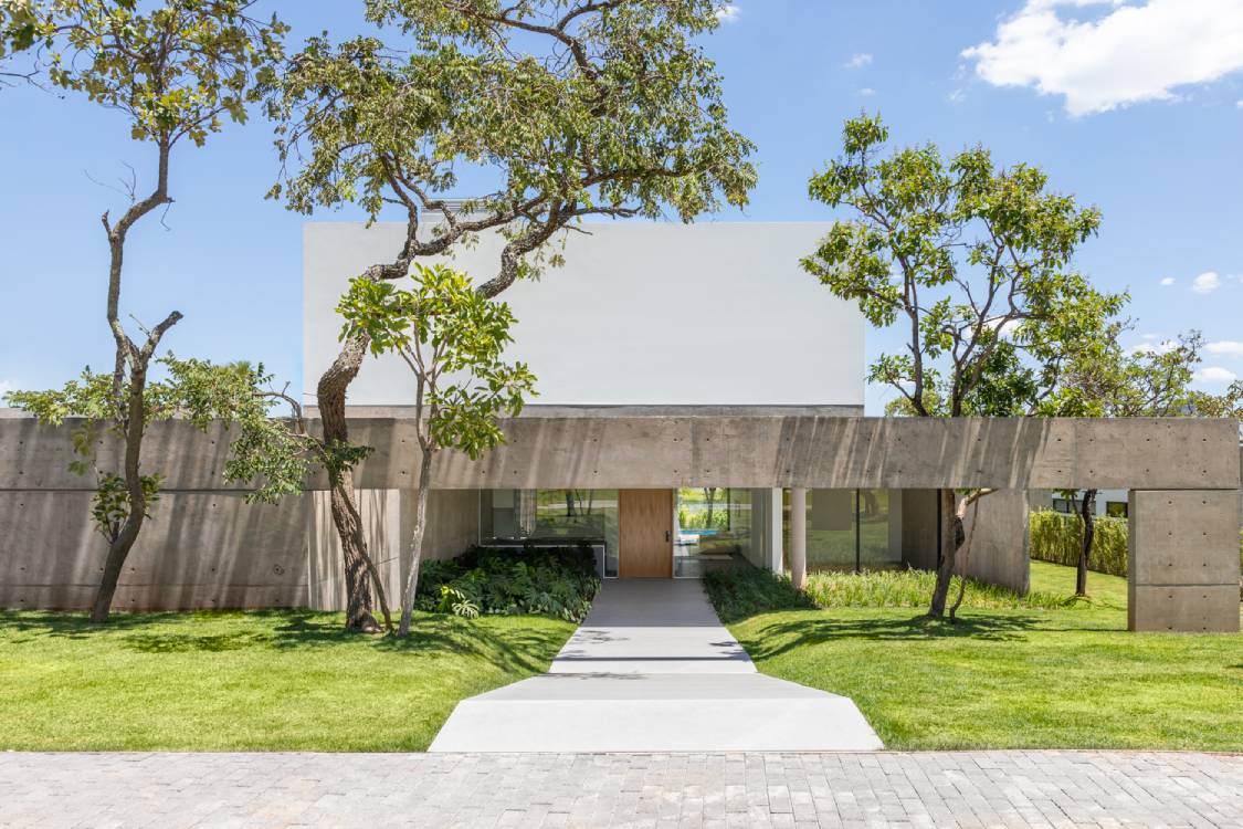 Front look of Residência RRD 04. Photo by Júlia Tótoli.