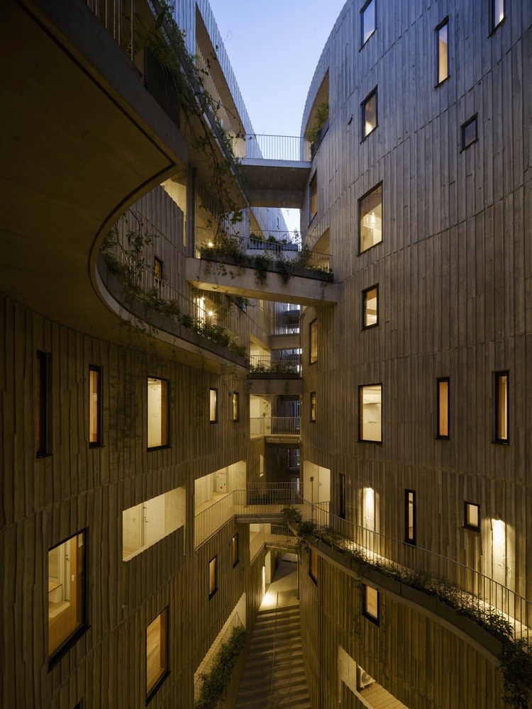 Courtyard hallways at night. Photo by Masao Nishikawa.