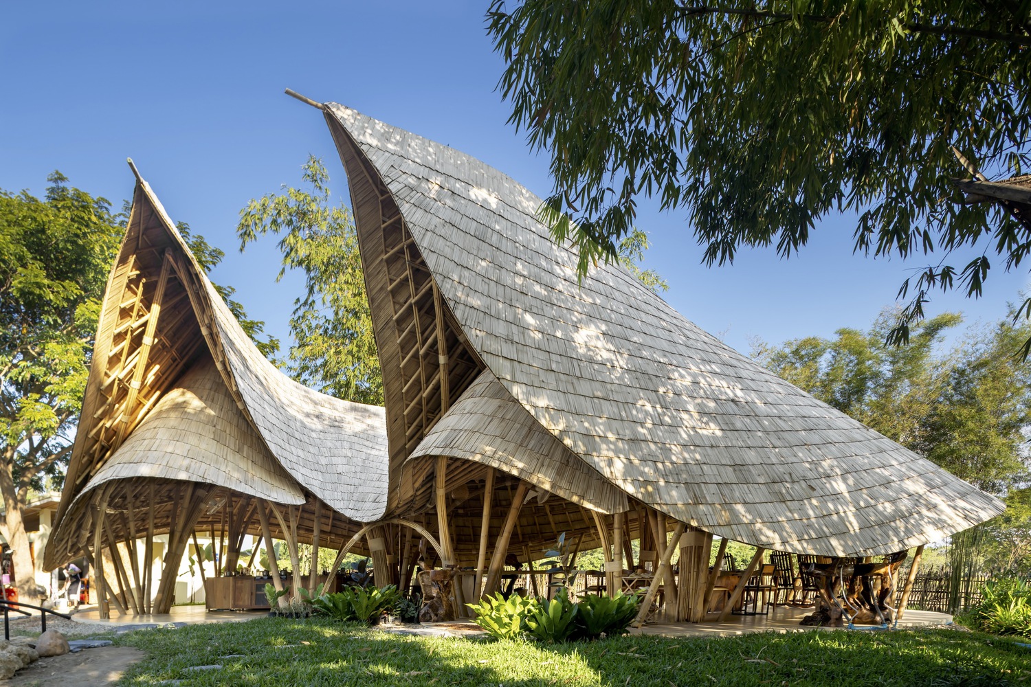 the-bull-cooking-school-chiangmai-life-architects_4 - BluPrint Side view of the building. Photo from Chiangmai Life Architects.