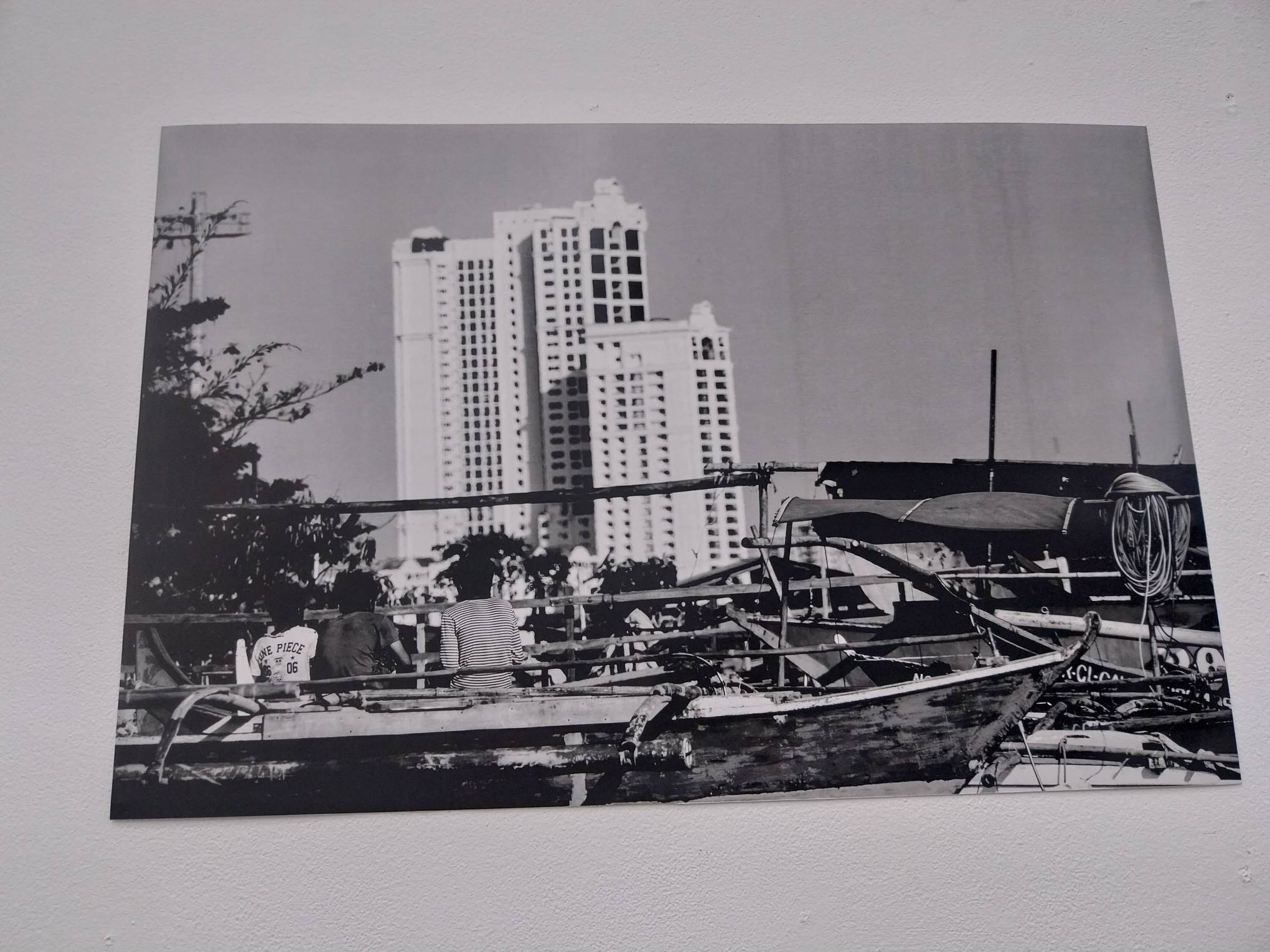 "Malapit lang pero ang layo pa" by Reymark Umpacan. Photo by Elle Yap.