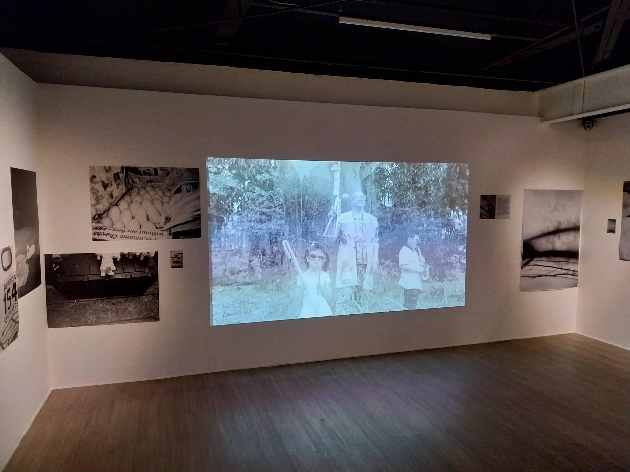 Projected image of "Babel Gun Stairs" by Khavn. Photo by Elle Yap.