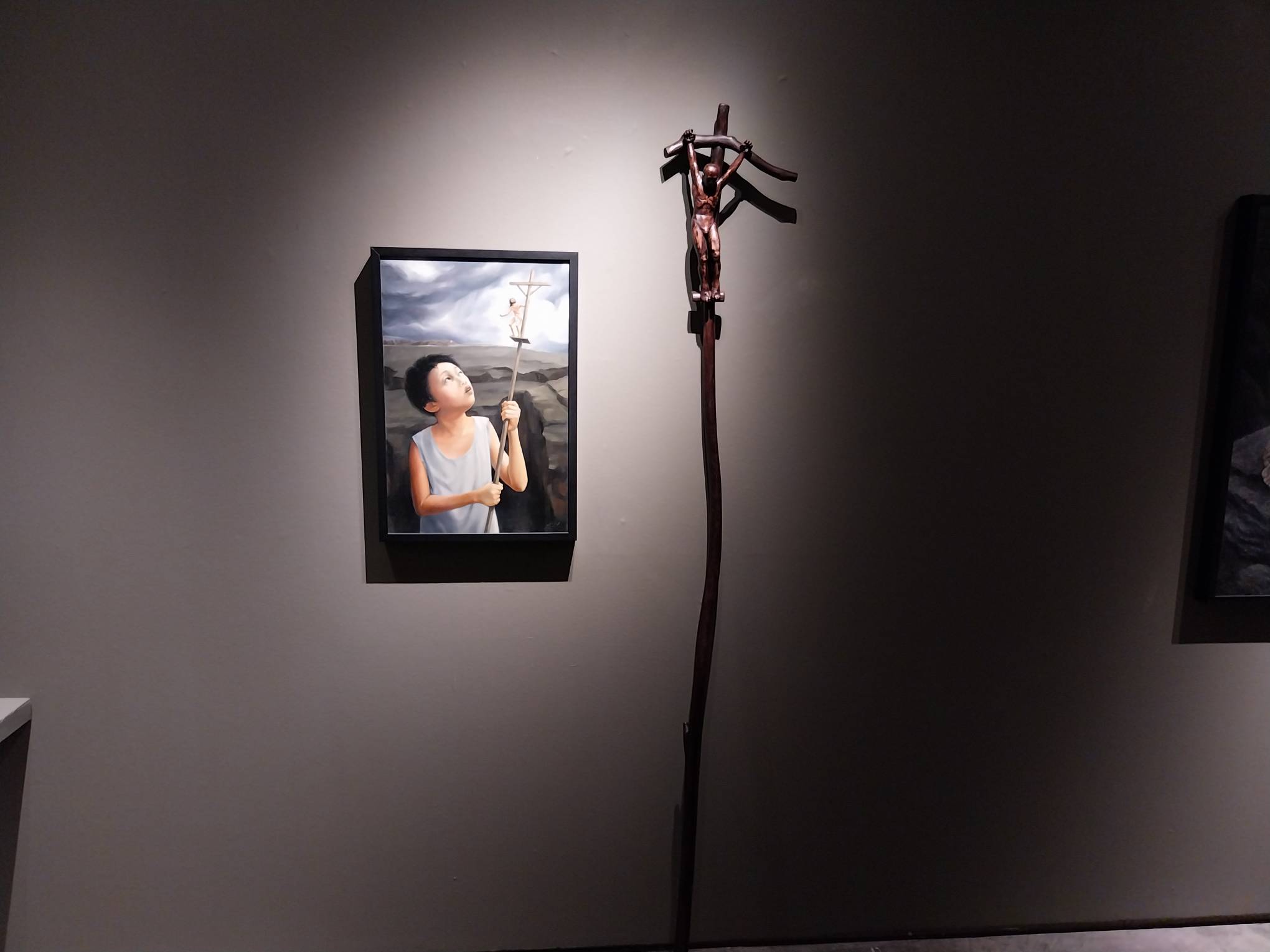 "Panungkit" by Salvador Alonday with the accompanying sculpture. Photo by Elle Yap.