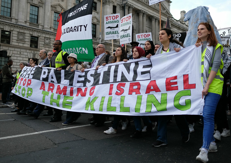27771123037_b2cdc88562_c - BluPrint Pro-Palestinian protesters march towards British parliament. Photo by Alisdare Hickson. Source: Flickr.