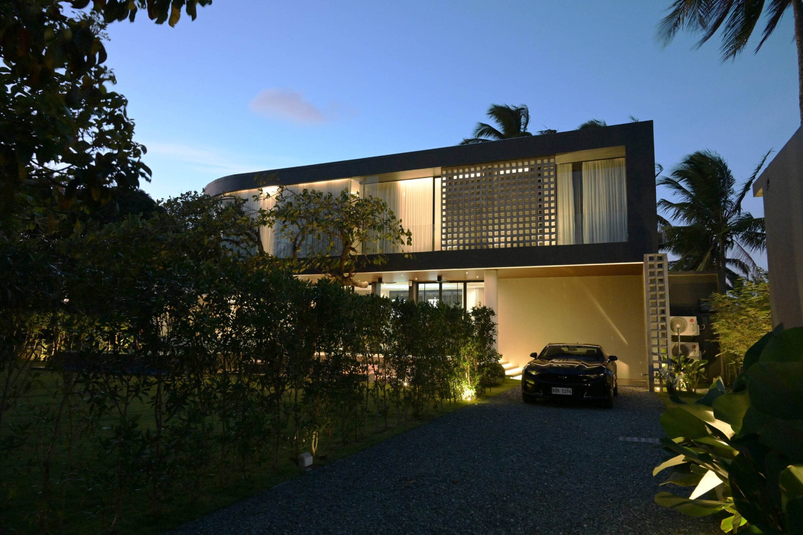 Driveway of Weekend House. Courtesy of Joleena Gonzalez.