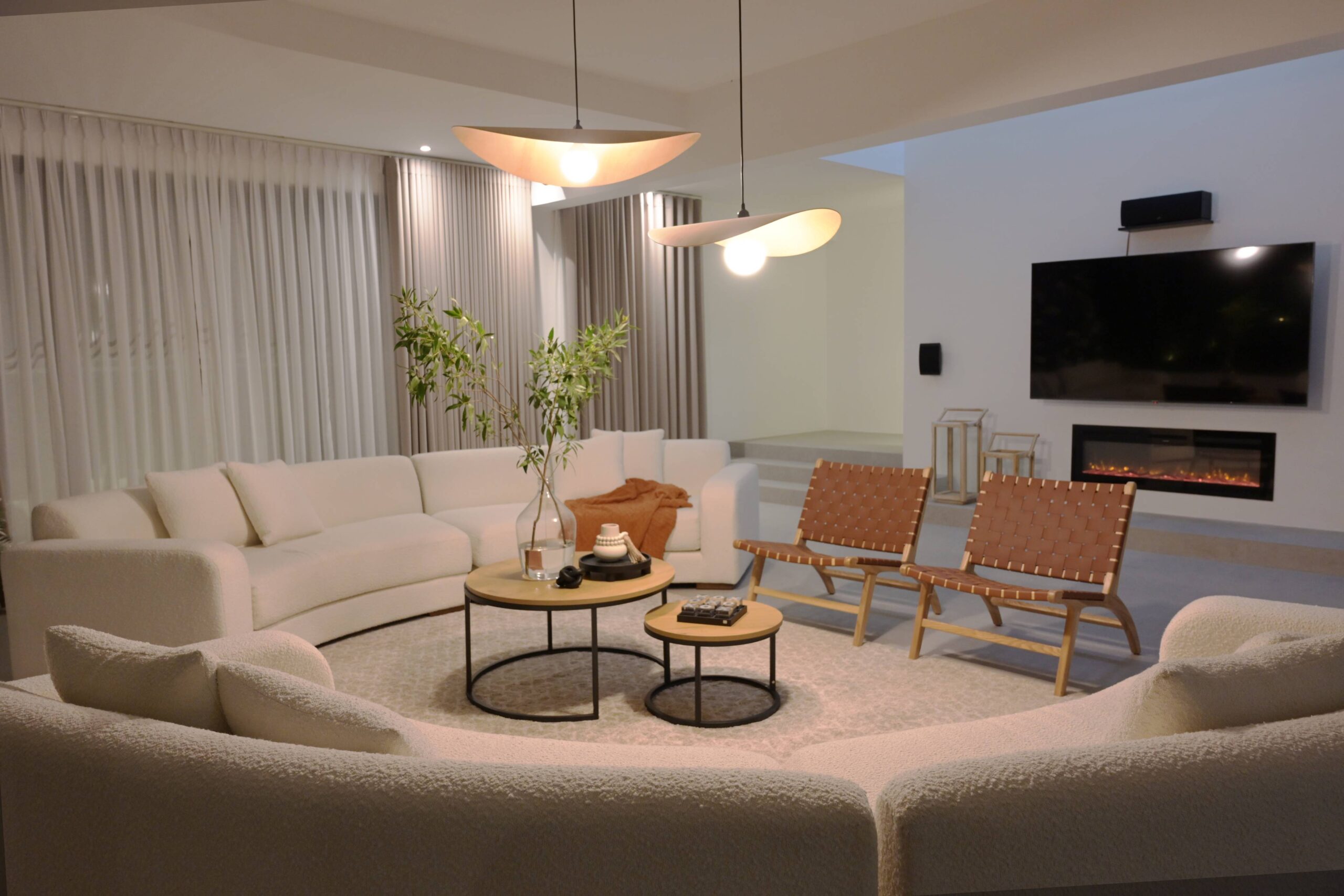 Living room of the Weekend House. Courtesy of Joleena Gonzalez.