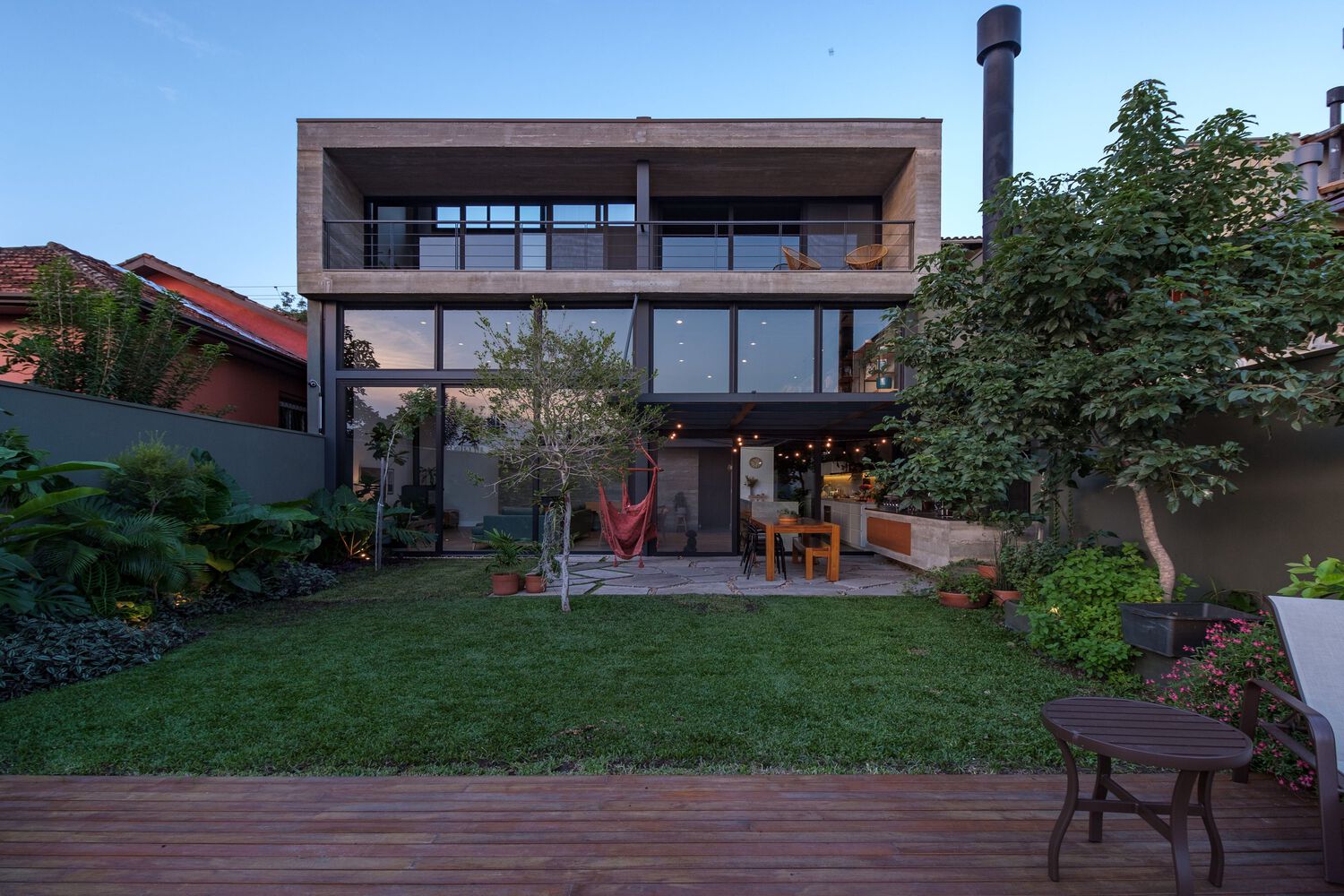 The backyard of Flor House. Photo by Gabriel Konrath.