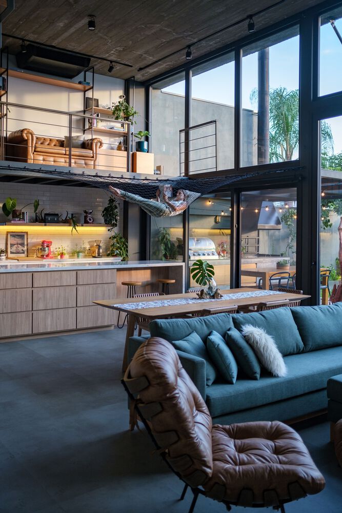 The flexible nautical rope net of Flor House. Photo by Gabriel Konrath.