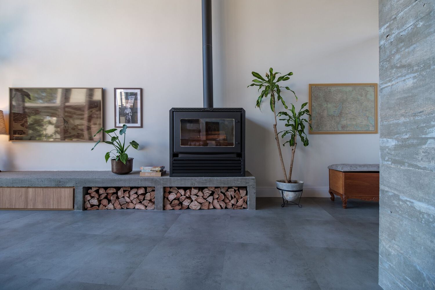 The steel fireplace. Photo by Gabriel Konrath.
