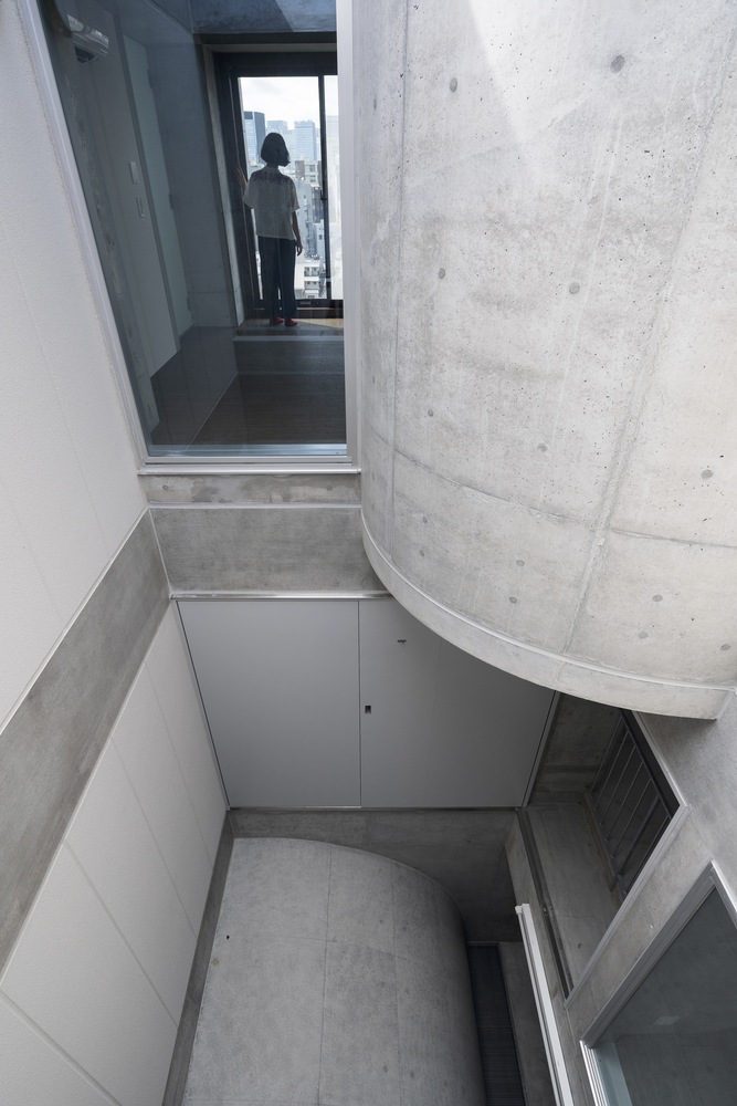 Half-arches in vertical. Photo by Masao Nishikawa.