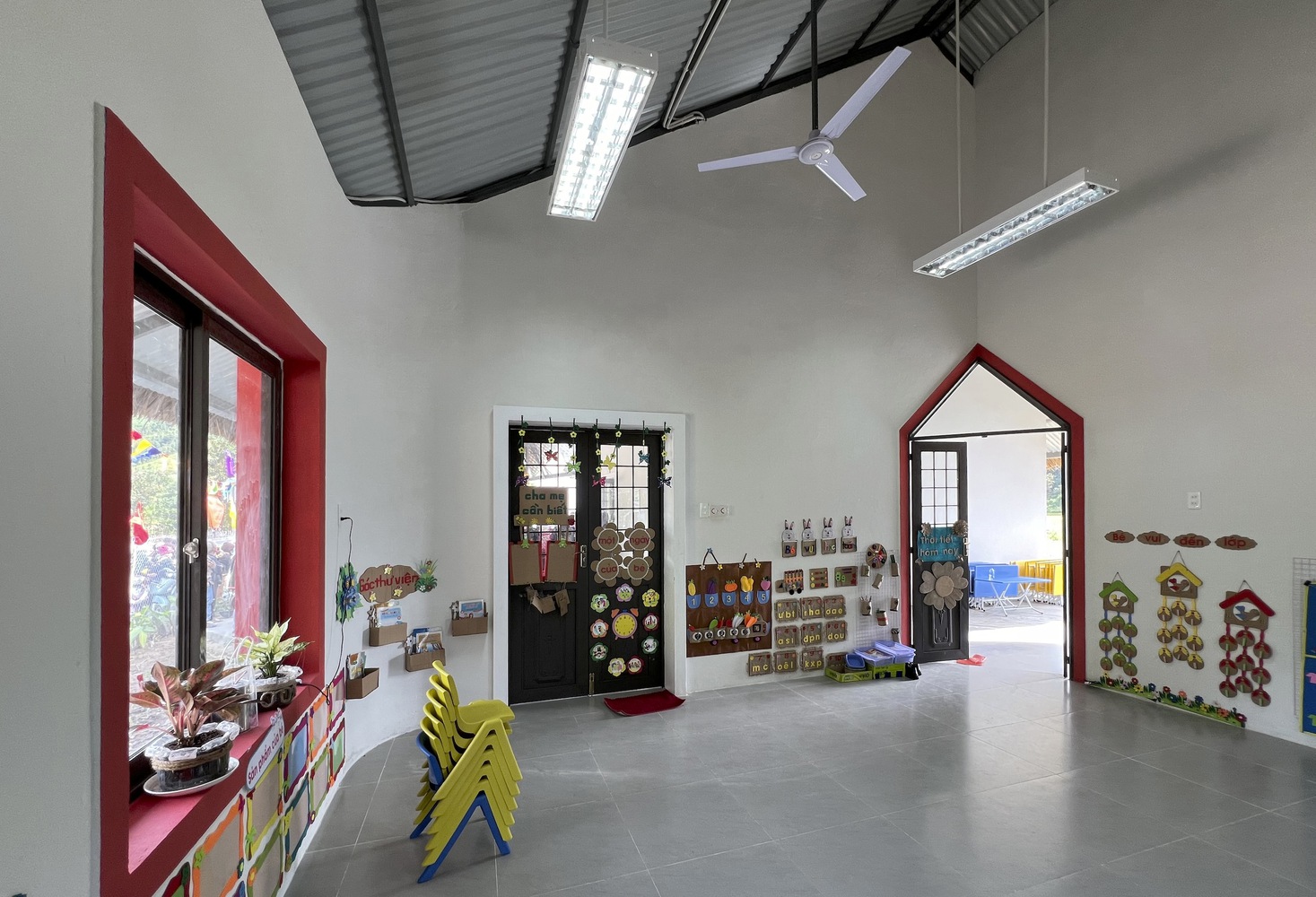 View of the Rooster School classroom. Photo provided by 1+1>2 Architects.