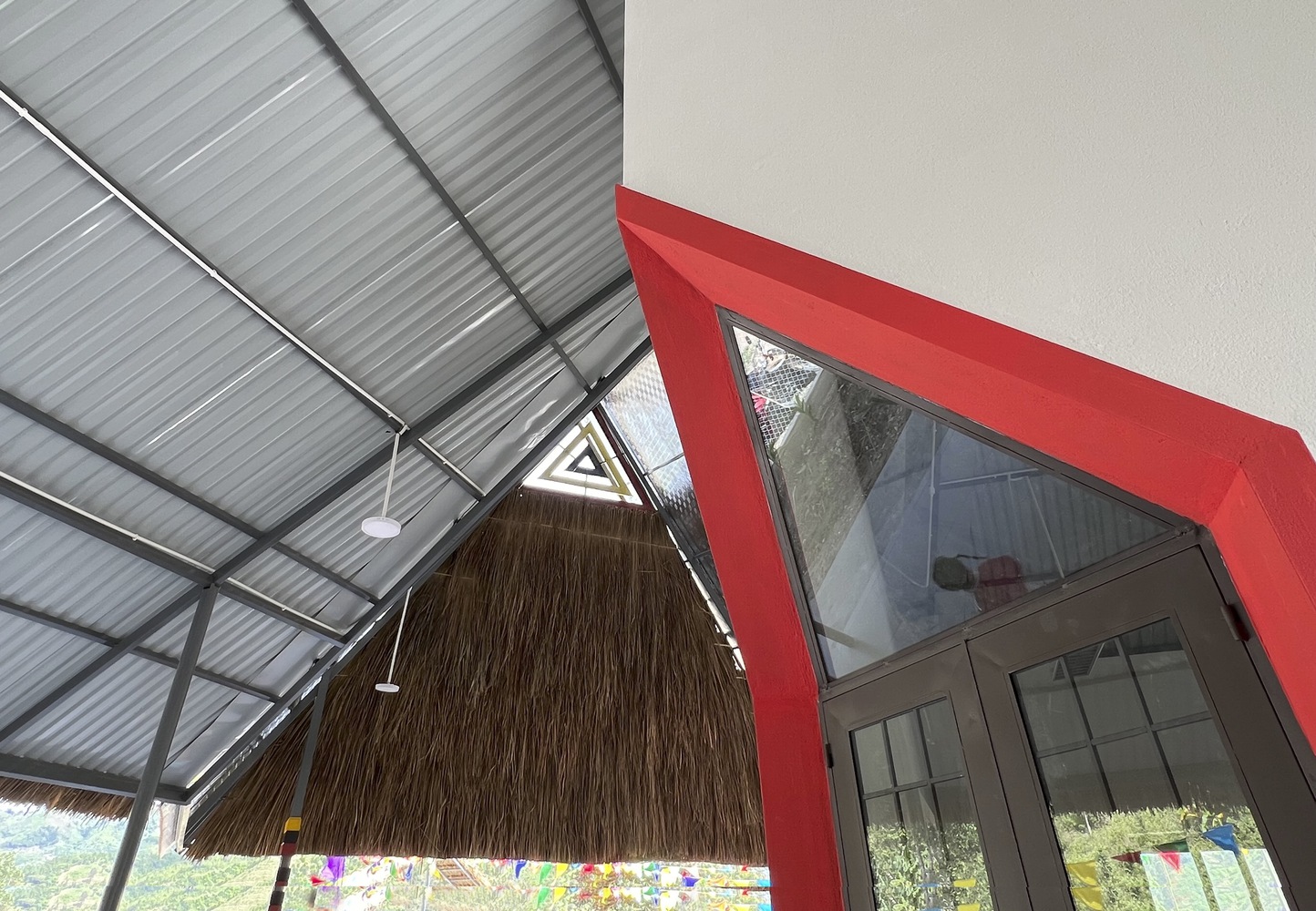 The inner layer of the roof. Photo provided by 1+1>2 Architects.