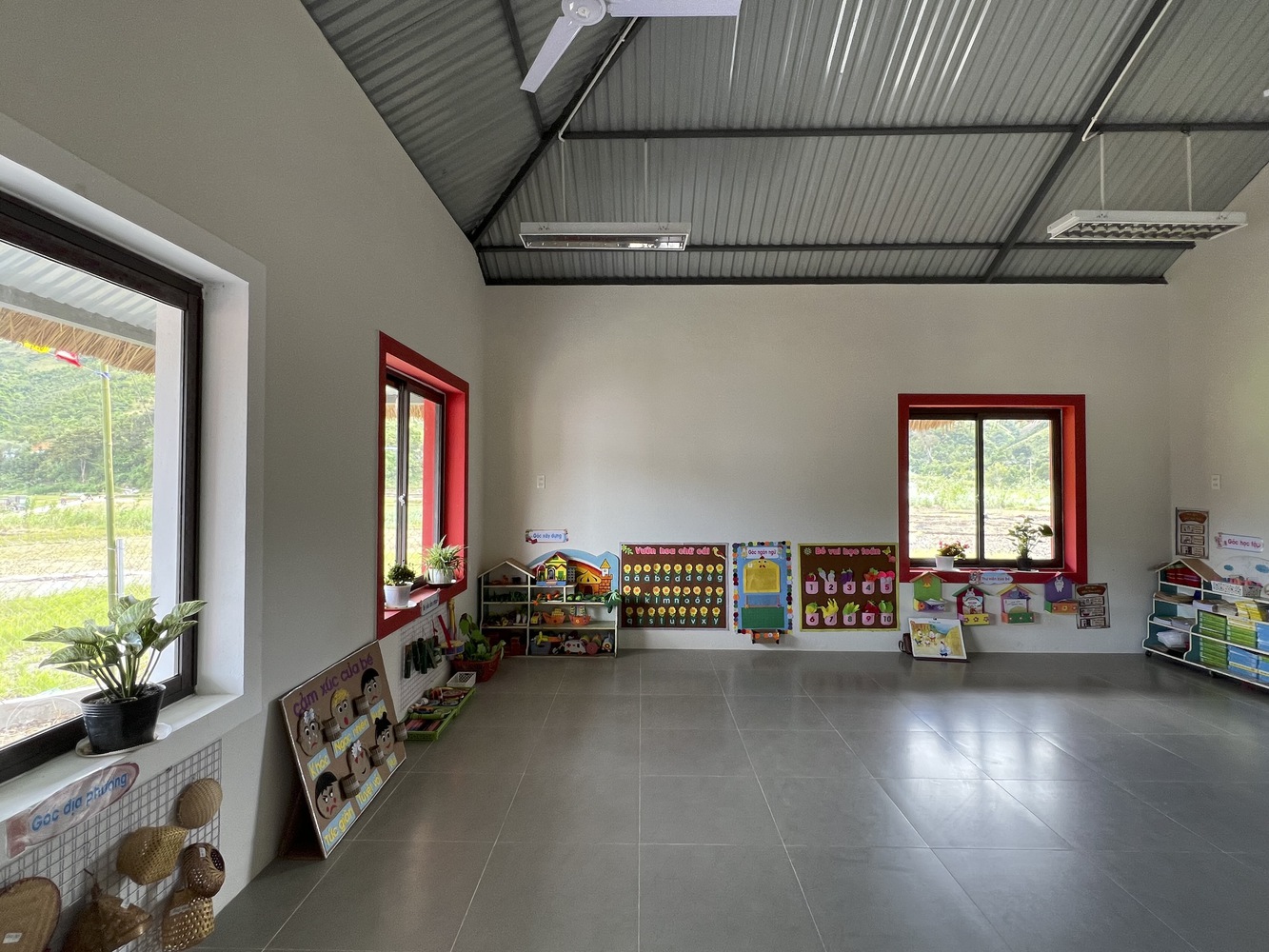 View of the Rooster School classroom. Photo provided by 1+1>2 Architects.
