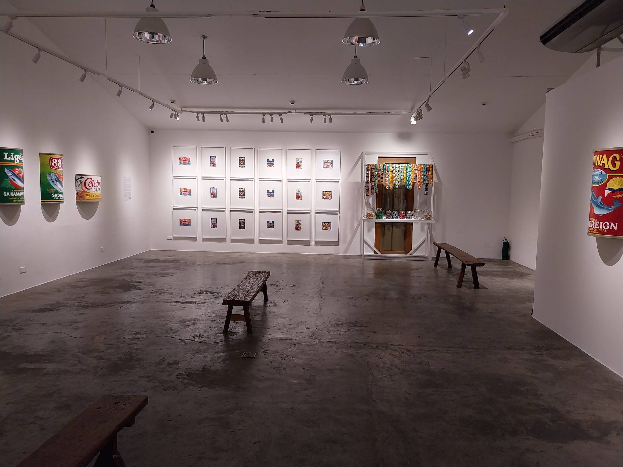 A broad view of the exhibit room. Photo by Elle Yap.