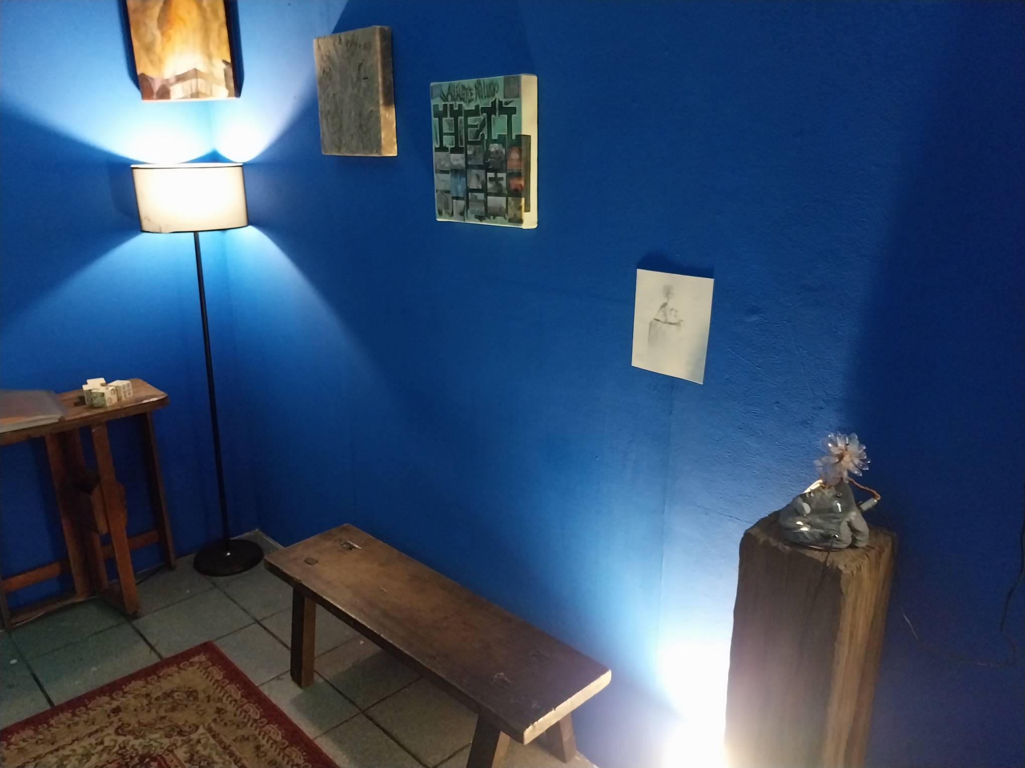 The area of the room with the bench for "NO ALGORITHM, NO ENTROPY." Photo by Elle Yap.