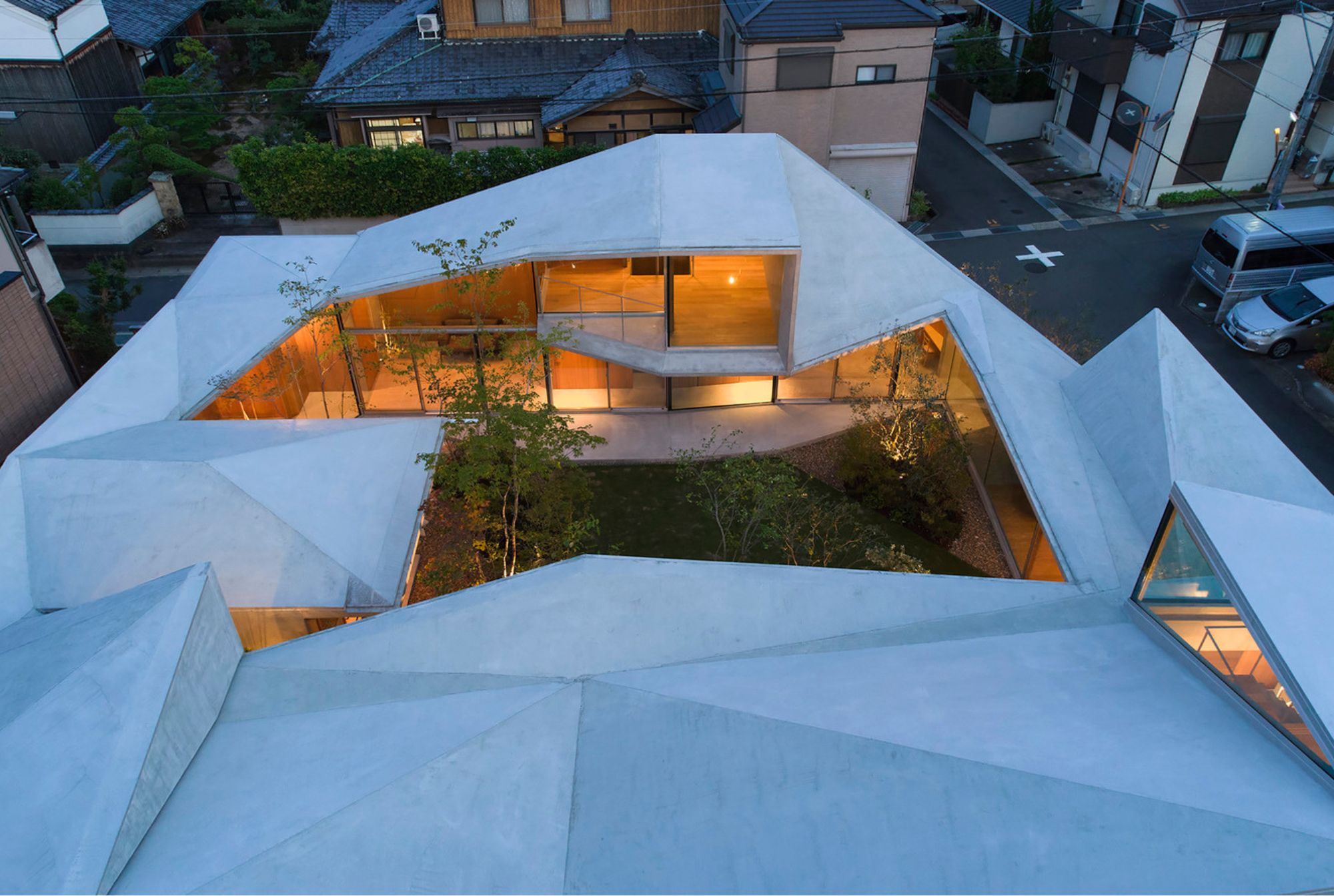 Sky-high view of House in Muko. Photo by Toshiyuki Yano.