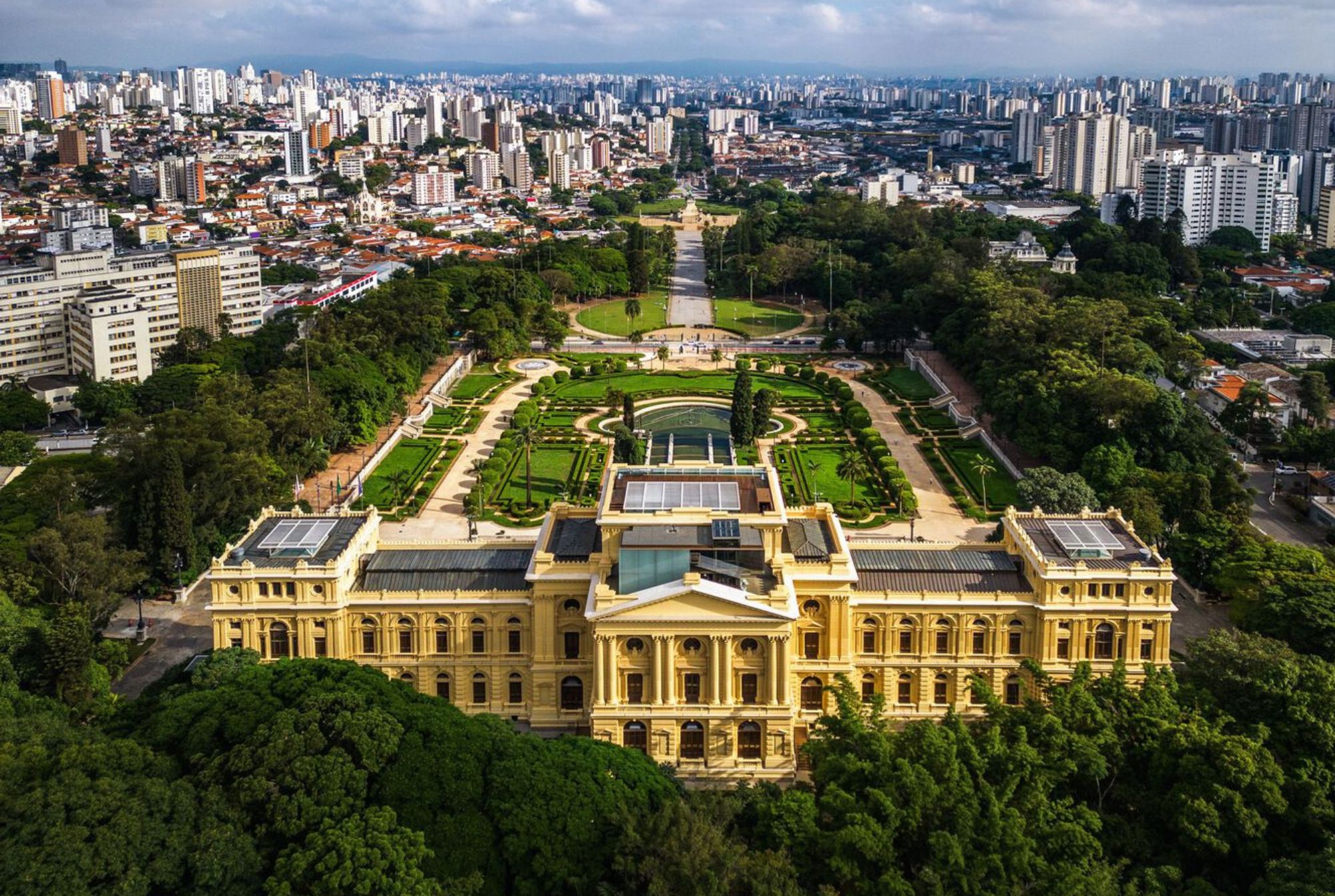 The view of the Ipiranga Museum from the sky. Photo by Nelson Kon and Alberto Ricci.