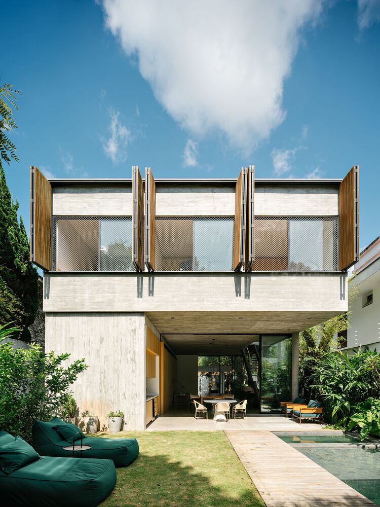 Ipo House with the windows fully open. Photo by Fran Parente.