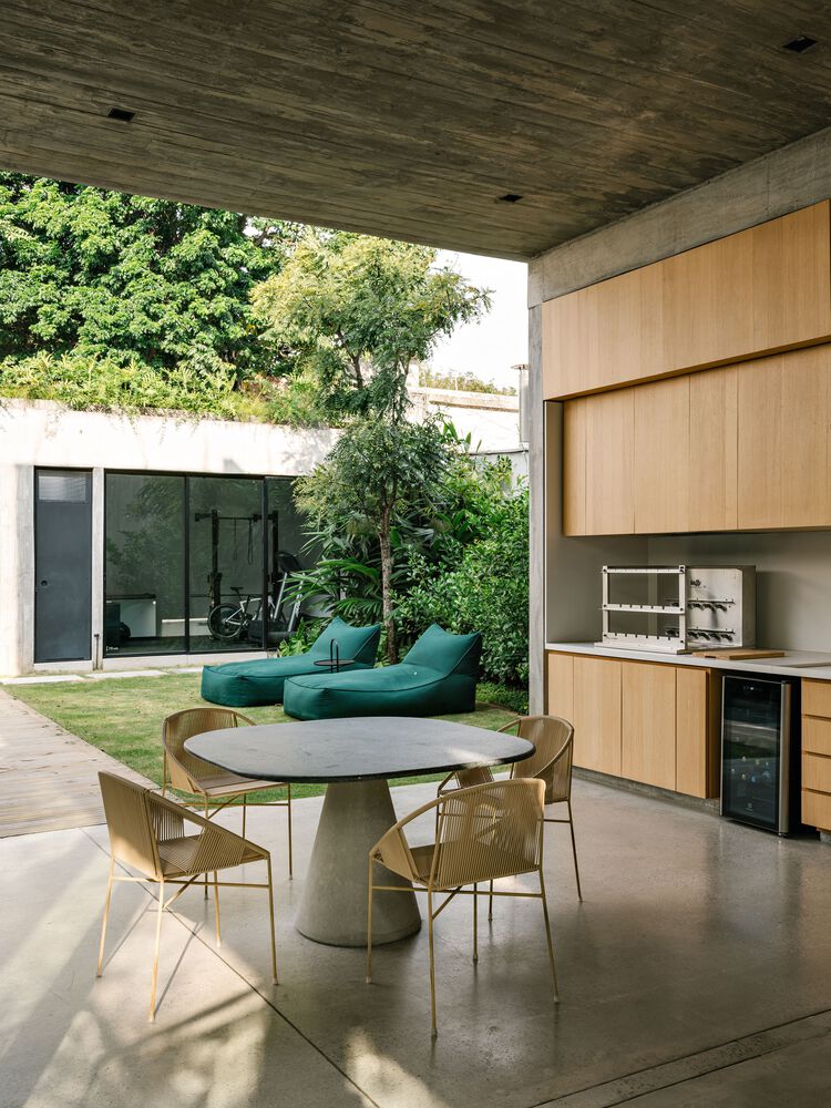 The open kitchen area next to the backyard. Photo by Fran Parente.
