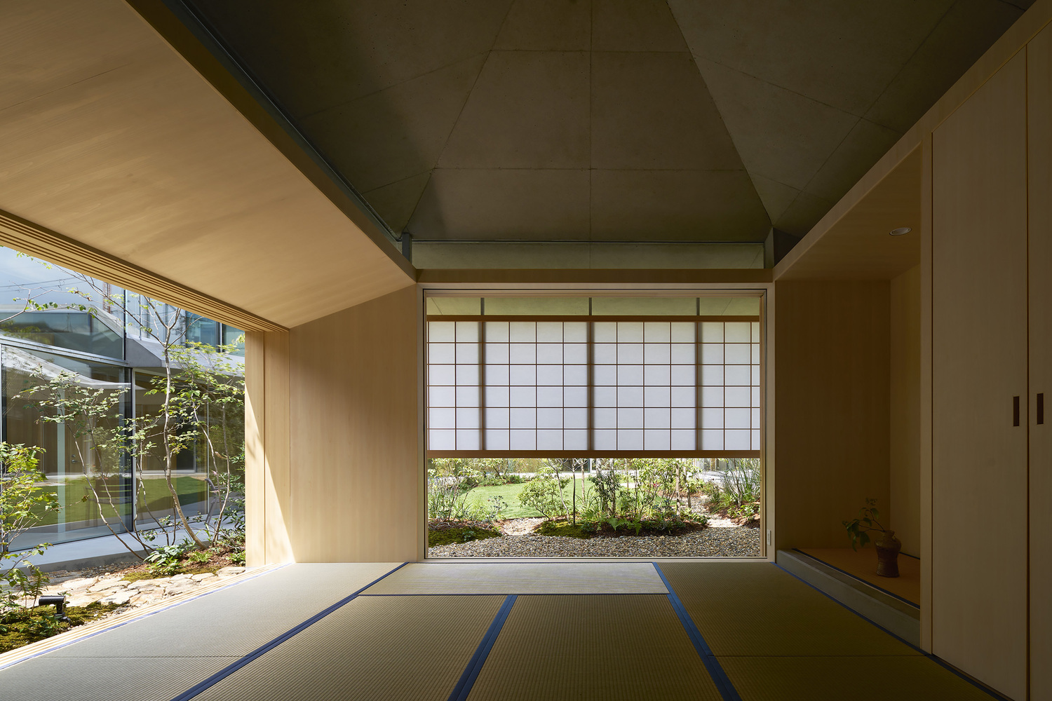 One of the rooms of the house with fusumi-like windows. Photo by Toshiyuki Yano.