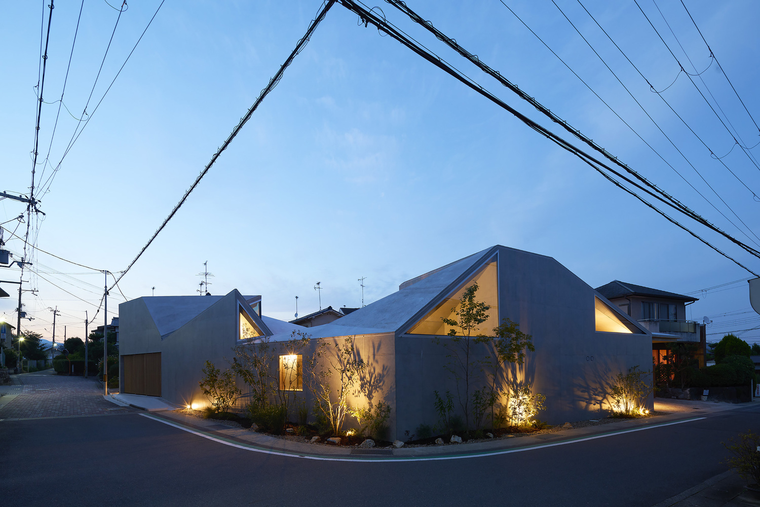 Outside look for the House in Muko. Photo by Toshiyuki Yano.