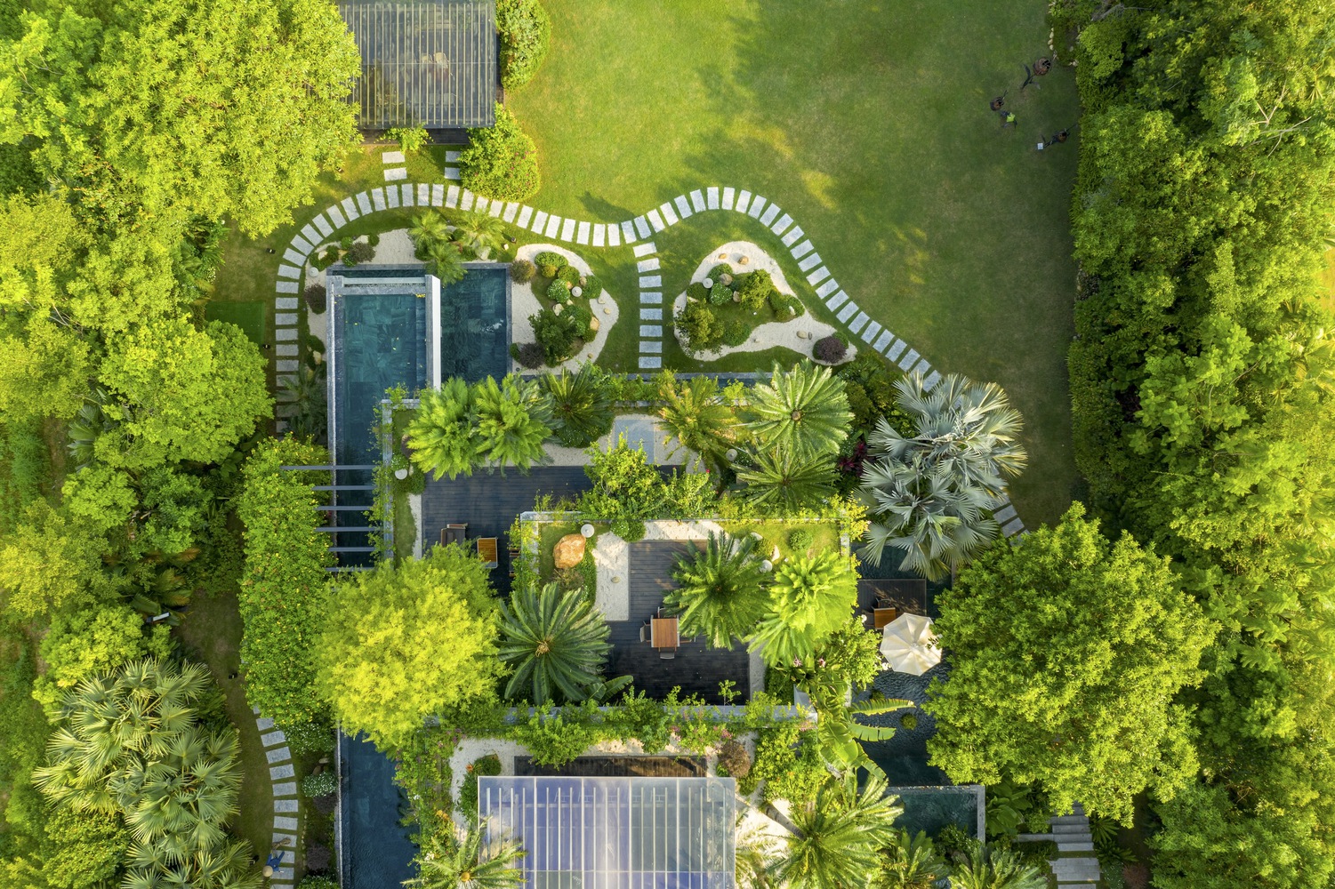 A direct sky view of the building. Photo by Nghĩa Toản.