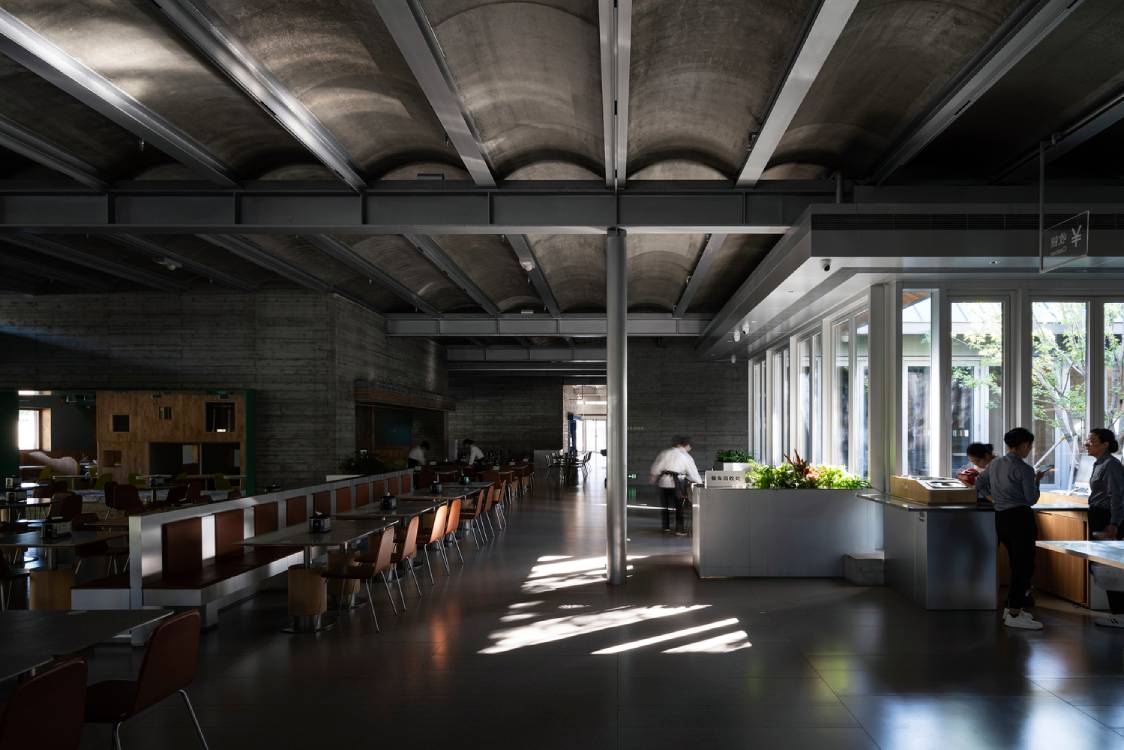 The inside of the building in the morning. Photo by Shengliang Su and Min Yang.