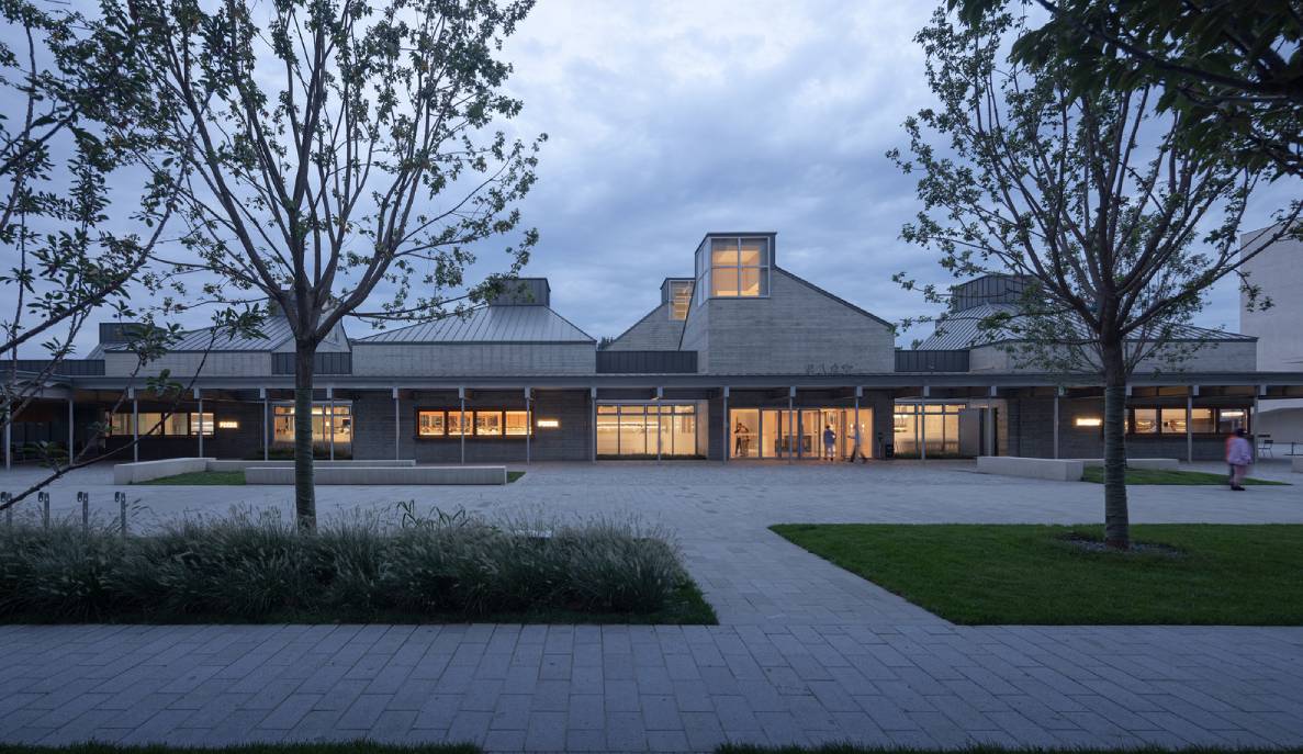 Front view of the building. Photo by Shengliang Su and Min Yang.