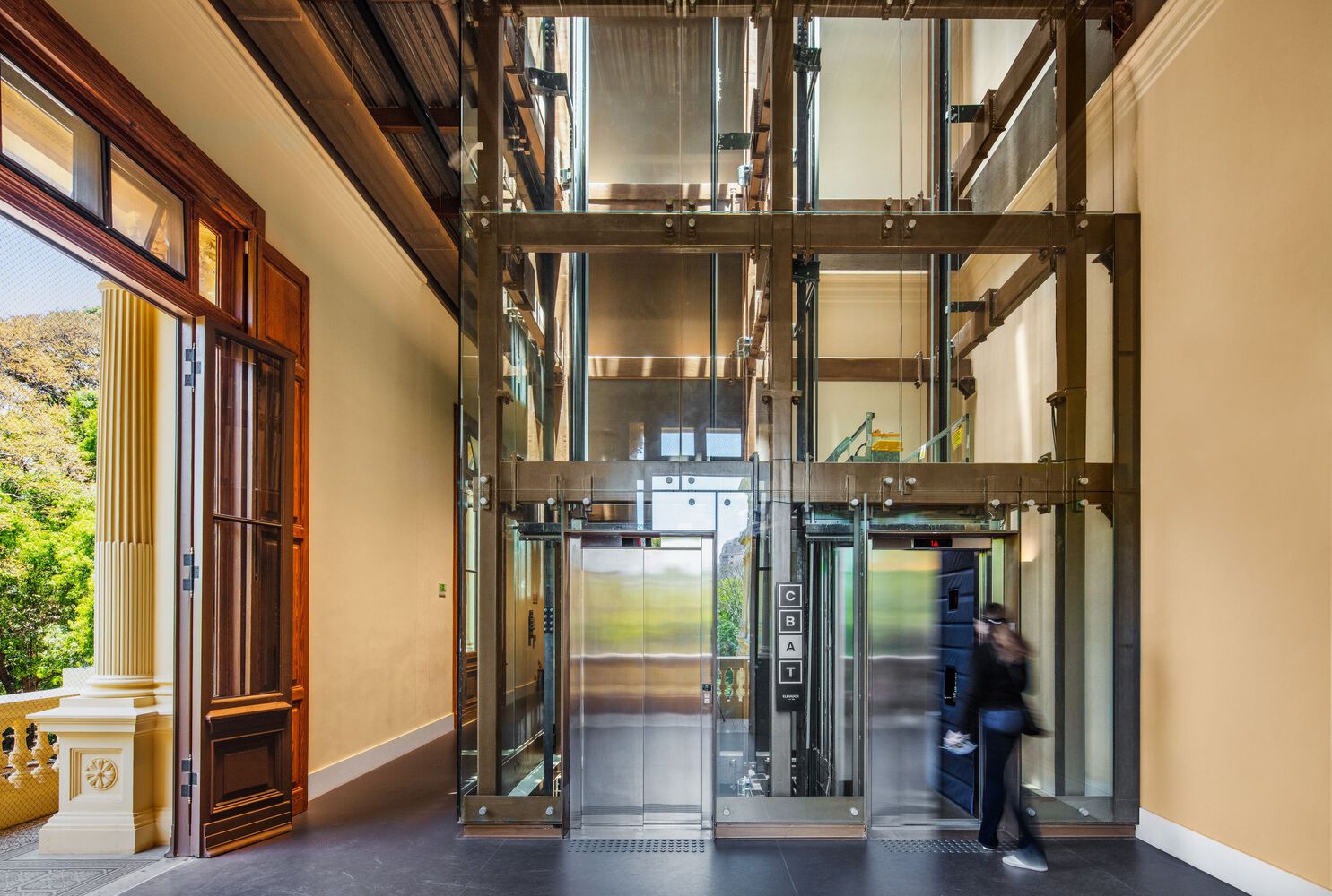 One of the elevators of Ipiranga Museum. Photo by Nelson Kon and Alberto Ricci.