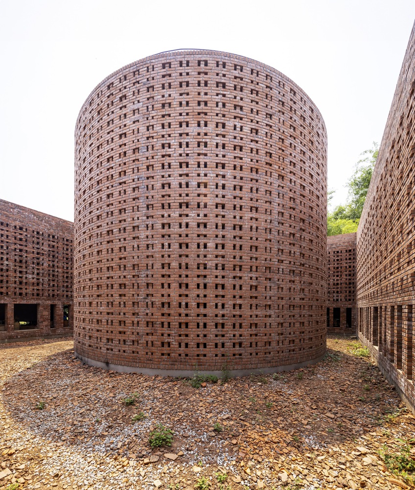 The Brick Kiln in the middle of the Terra Cotta Workshop. Photo by Trieu Chien.