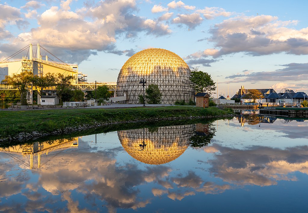 1024px-Ontario_Place - BluPrint The Cinesphere at Ontario Place. The area finds itself embroidered in controversy over a private development in the area. Photo by Maksim Sokolov. Source: Wikimedia Commons.