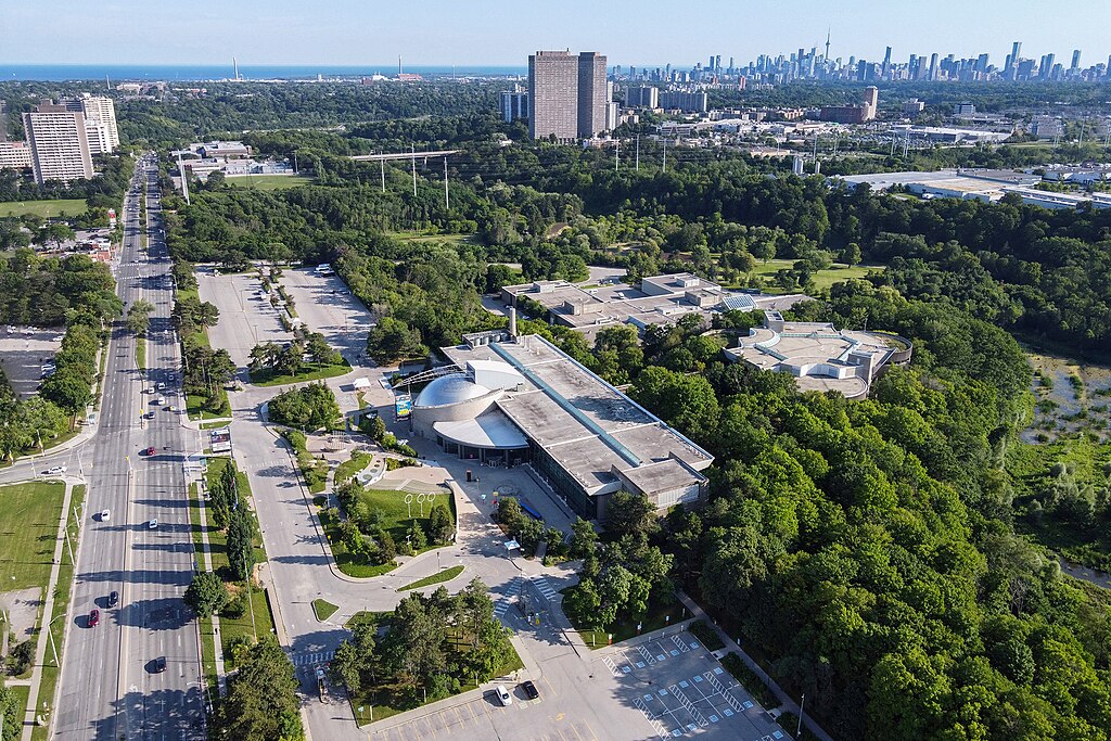 1024px-Ontario_Science_Centre_Aerial_view_2023 - BluPrint Aerial view of Ontario Science Centre. Photo by Canmenwalker. Source: Wikimedia Commons.