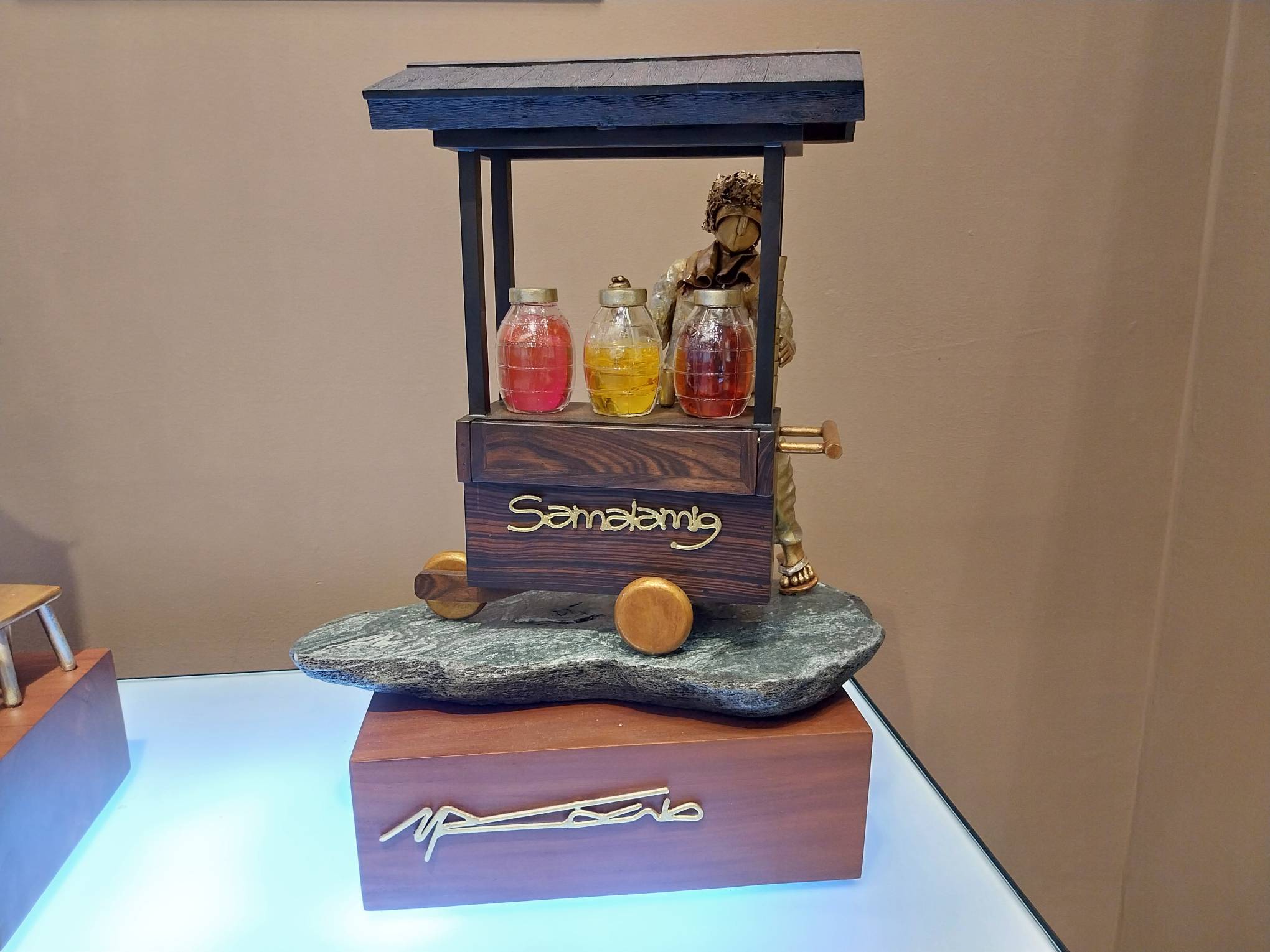 A sculpture by Michael Cacnio. Photo by Elle Yap.