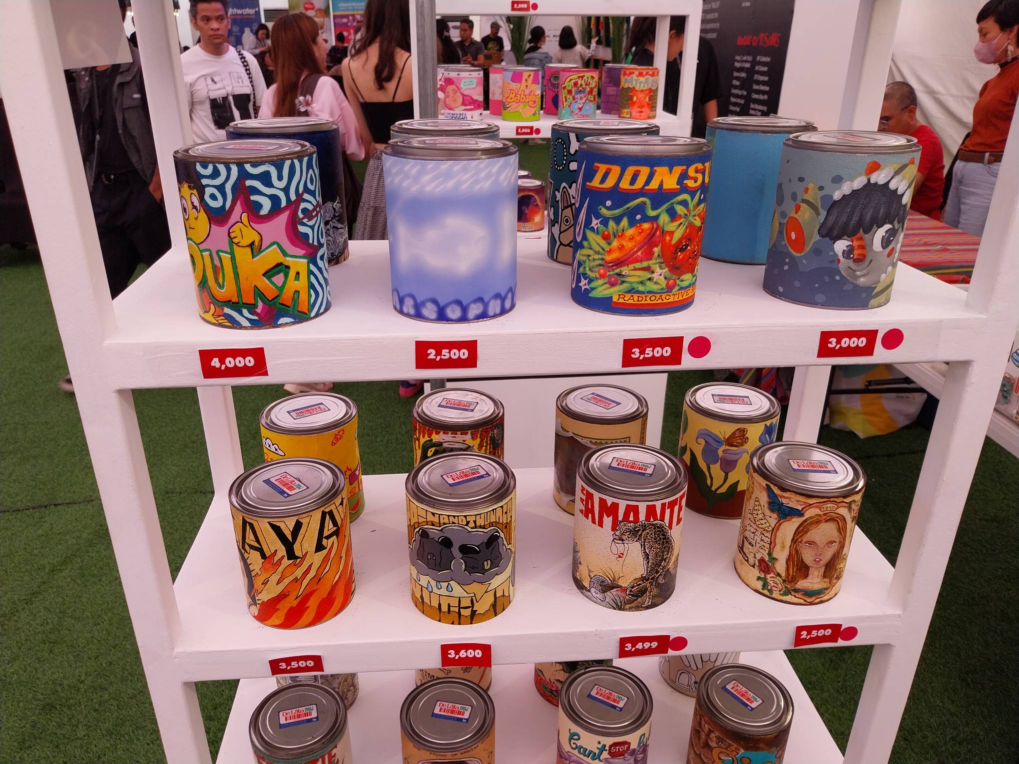 De Lata Show by Very Good Gallery. Photo by Elle Yap.