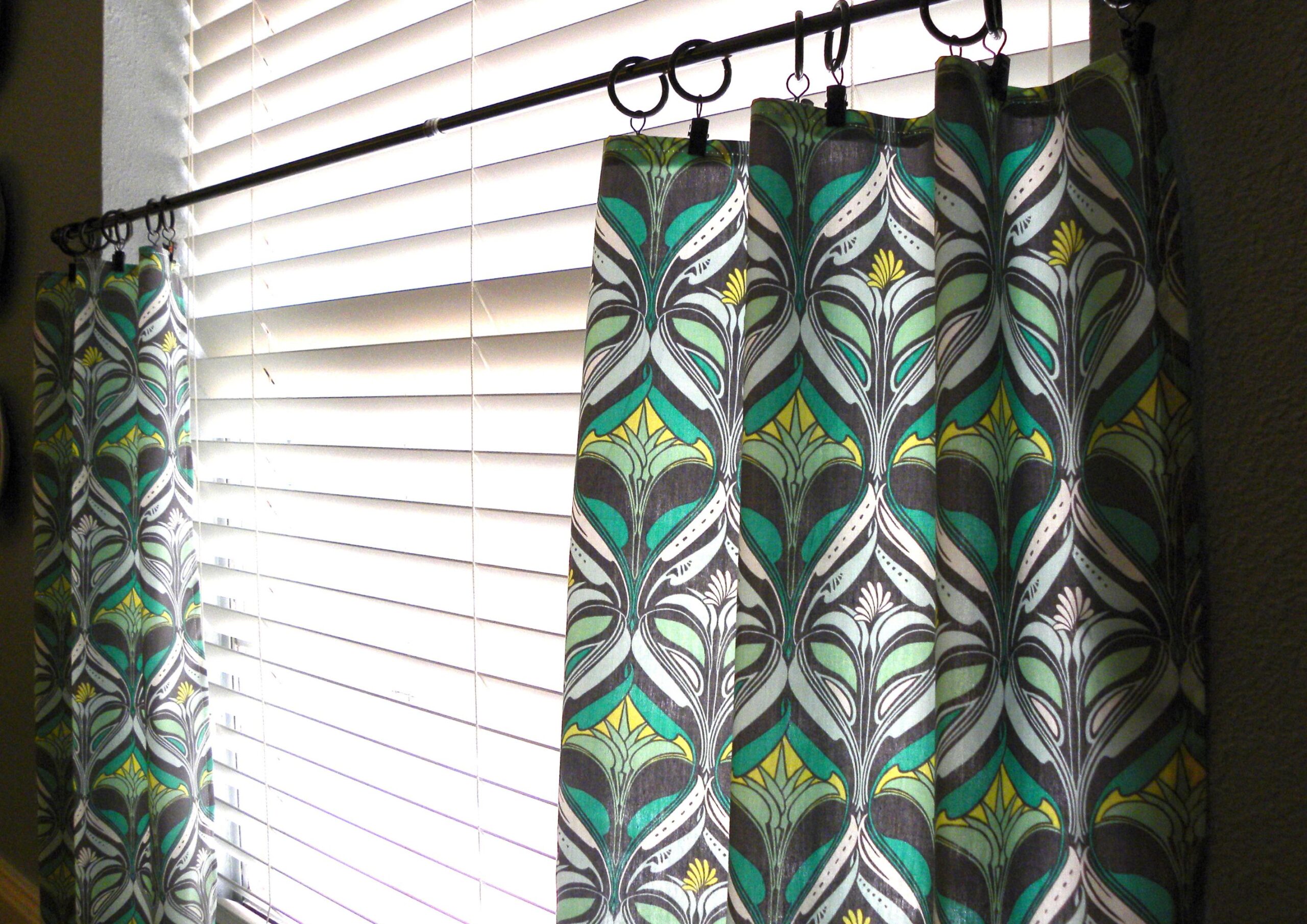 Cafe Curtain Trend: The Comeback of Unique Window Treatment.