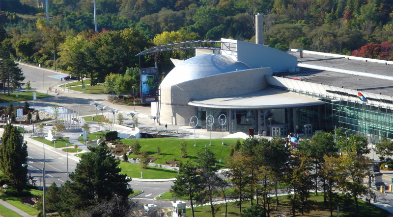 Ontario_Science_Centre_(249019835) - BluPrint Sky view of the Ontario Science Centre building. Photo by James Koole. Source: Wikimedia Commons.