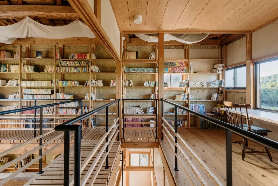 Reading room area of TOGO Books nomadik. Photo by Yoshiro Masuda.