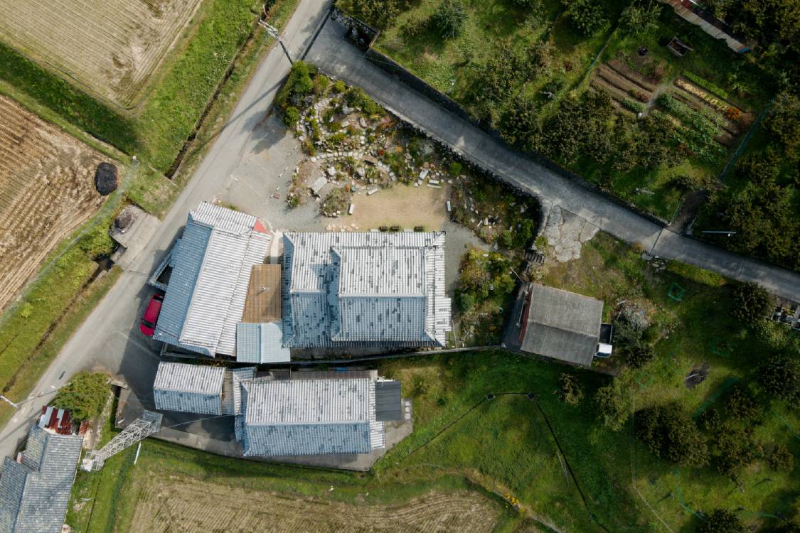 Sky view of TOGO BOOKS nomadik. Photo by Yoshiro Masuda.