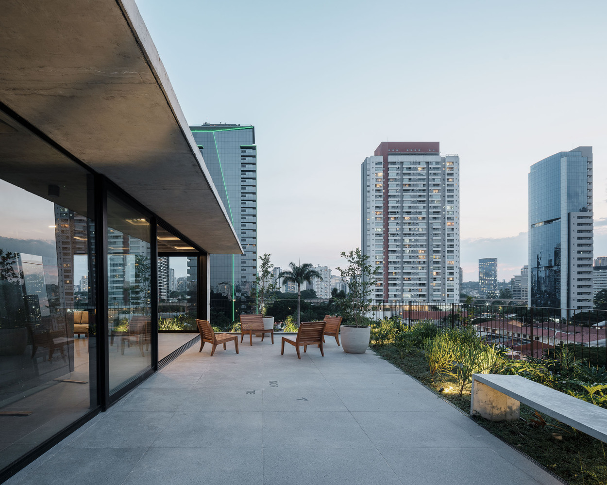 The leisure area of the apartment complex. Photo by Pedro Kok and Rafael Fiorotto.