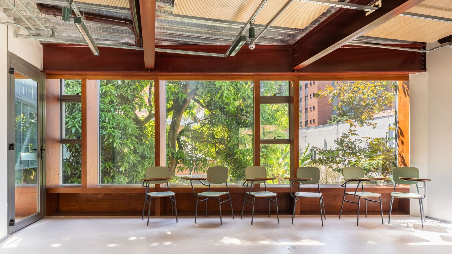 Open-spaced area. Photo by Nelson Kon and Guilherme Pucci