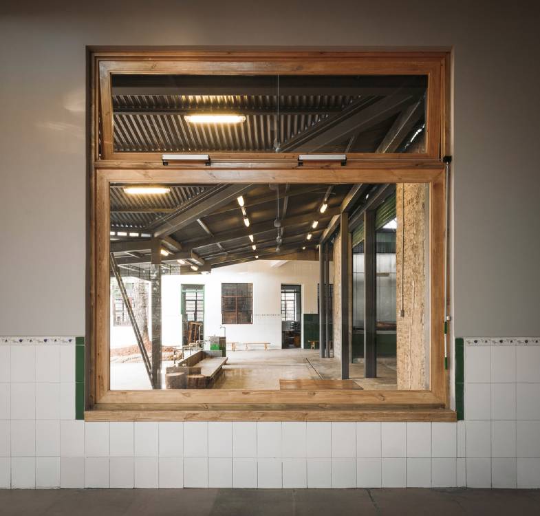 Window to the kitchen area. Photo by Chen Hao.