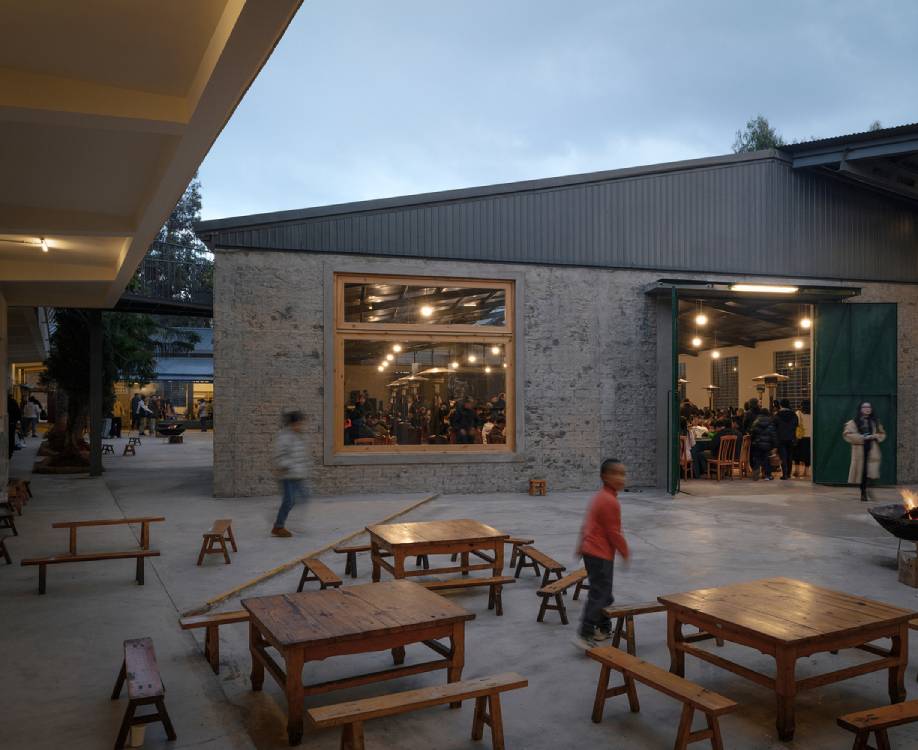 Exterior of Haiyan Ke Tang's main community dining hall. Photo by Chen Hao.