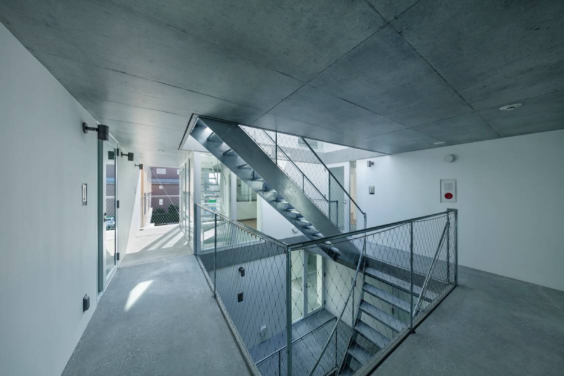 One of the floors with the metal steps. Photo by Ryogo Utatsu and Kenta Hasegawa.